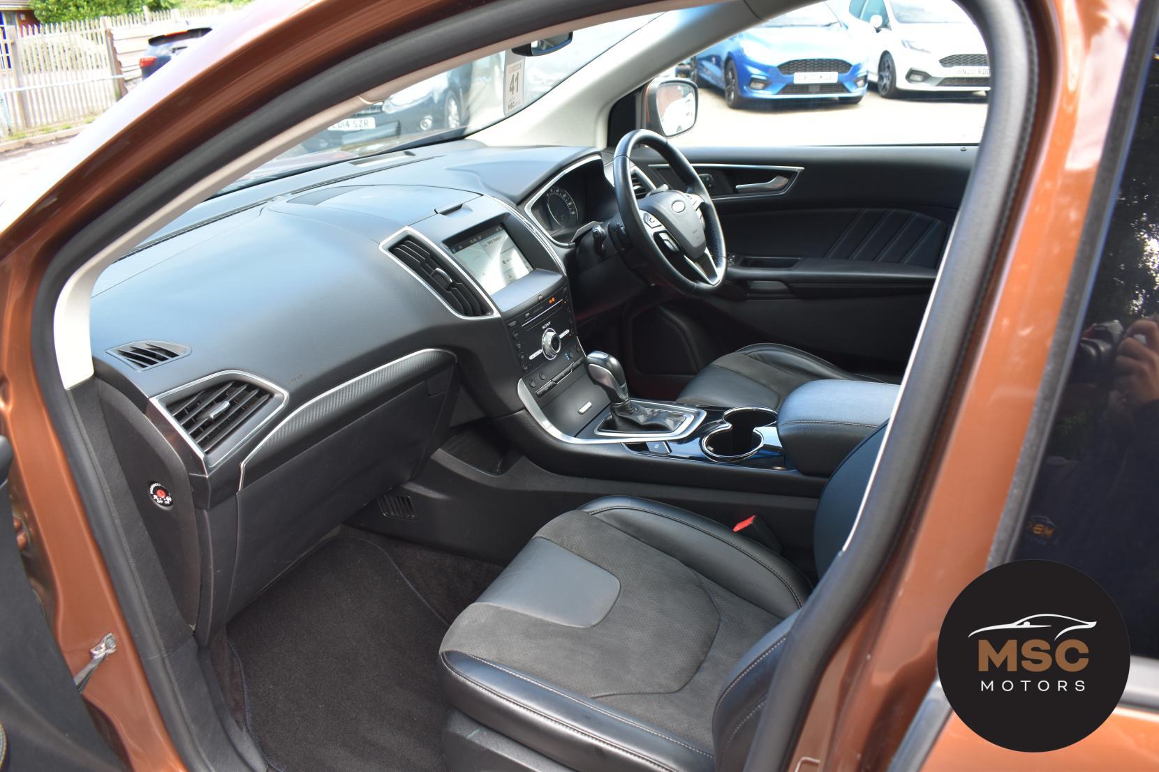 Ford Edge view 35