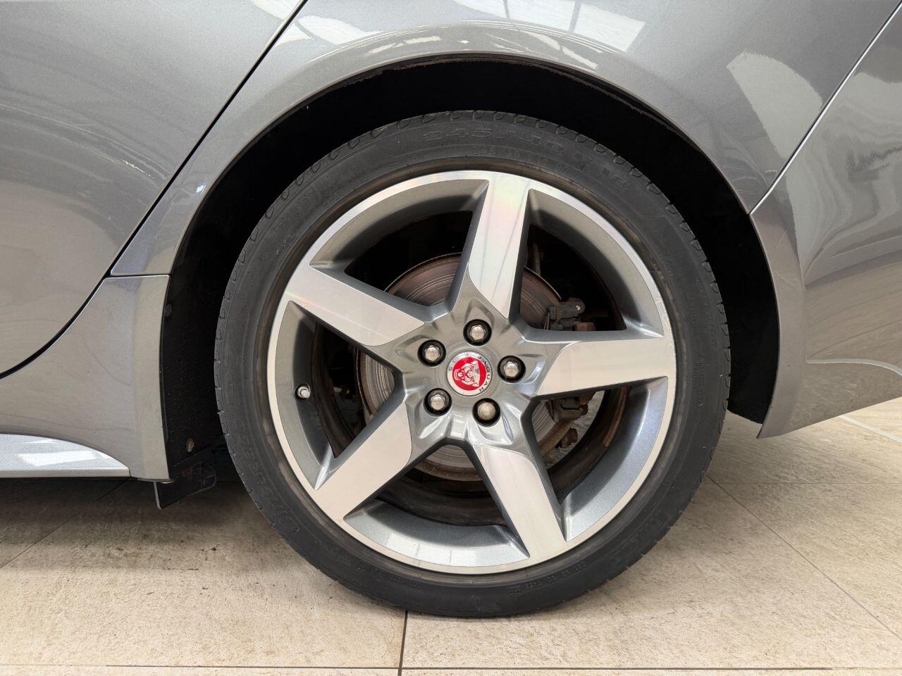Jaguar Xe view 15