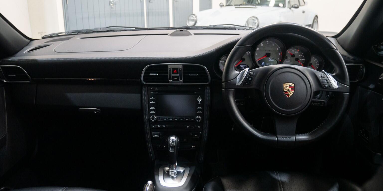 Porsche 911 view 21