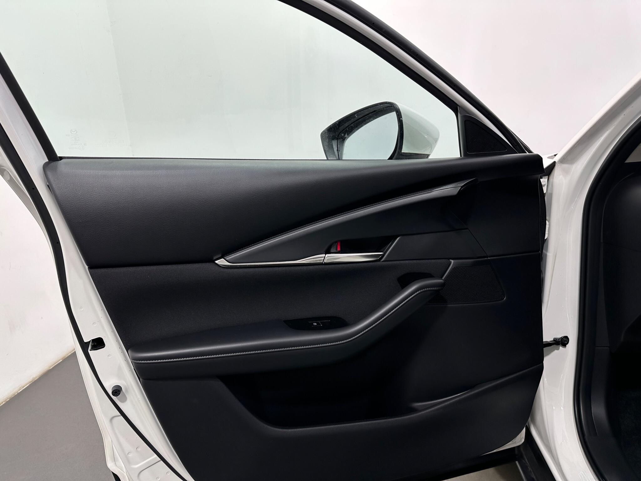 Mazda CX-30 view 38