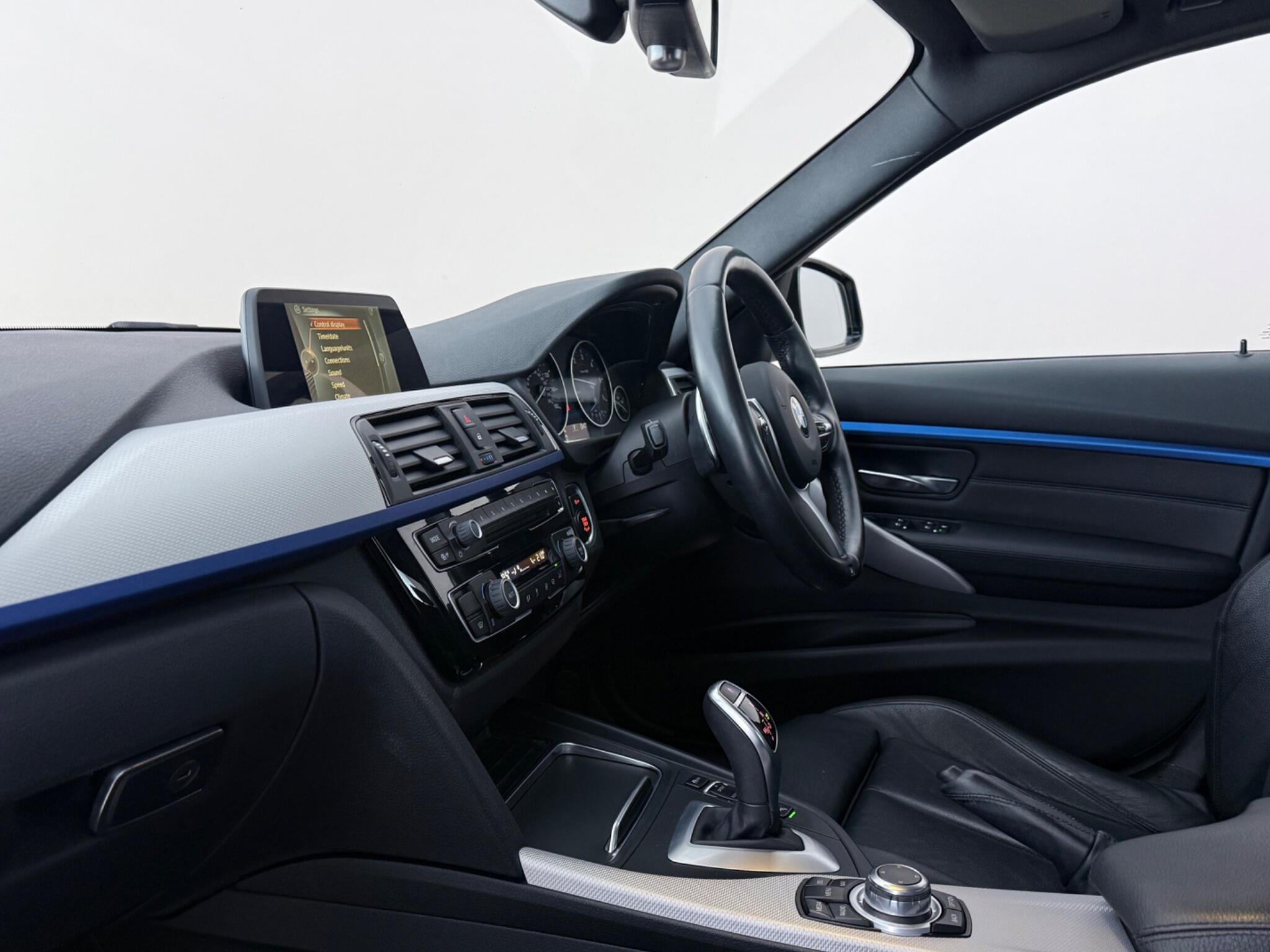 BMW 3 Series view 29