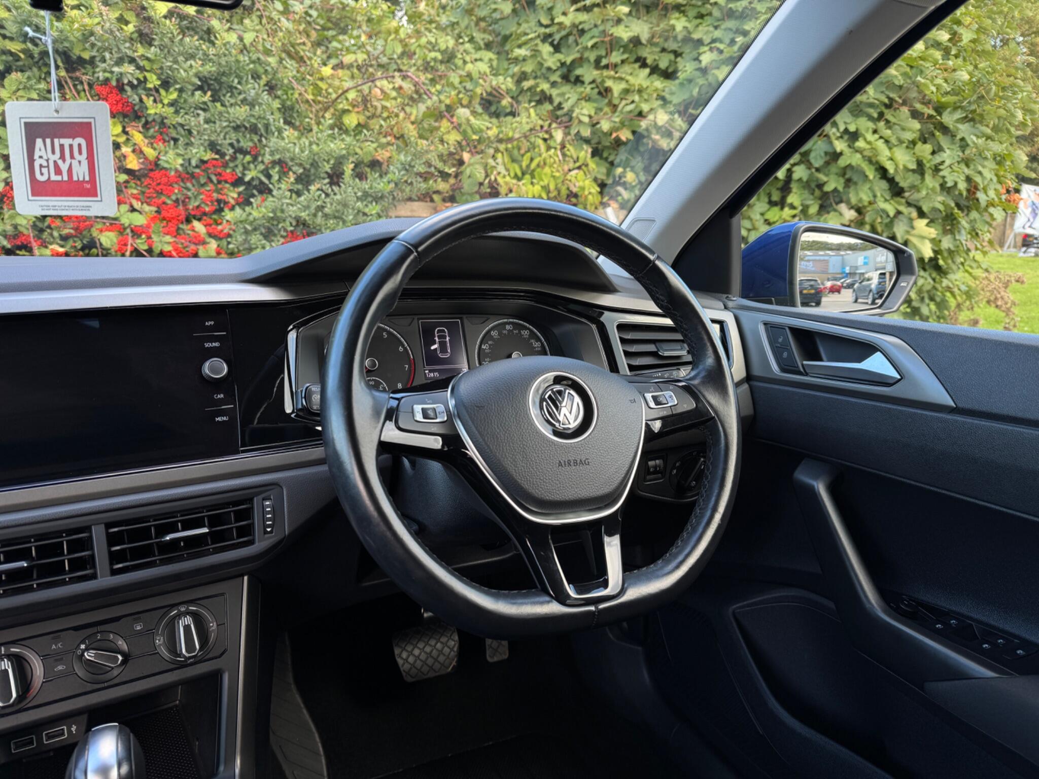 Volkswagen Polo view 30
