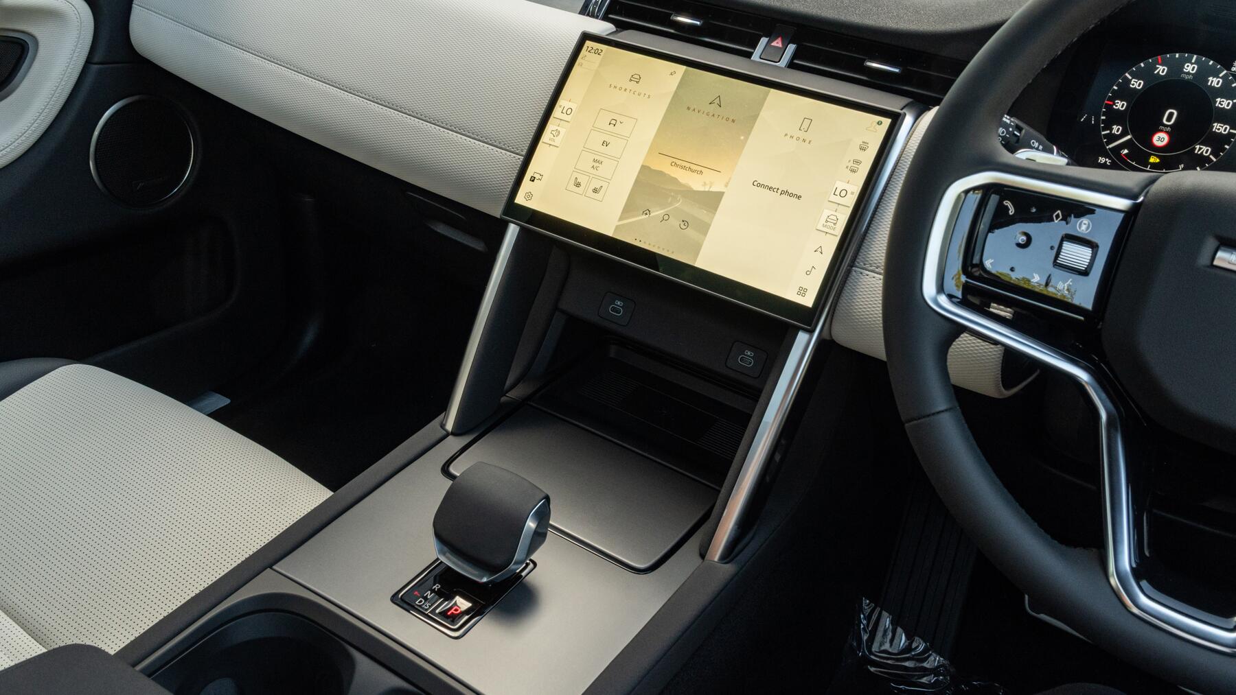 Land Rover Discovery Sport view 34