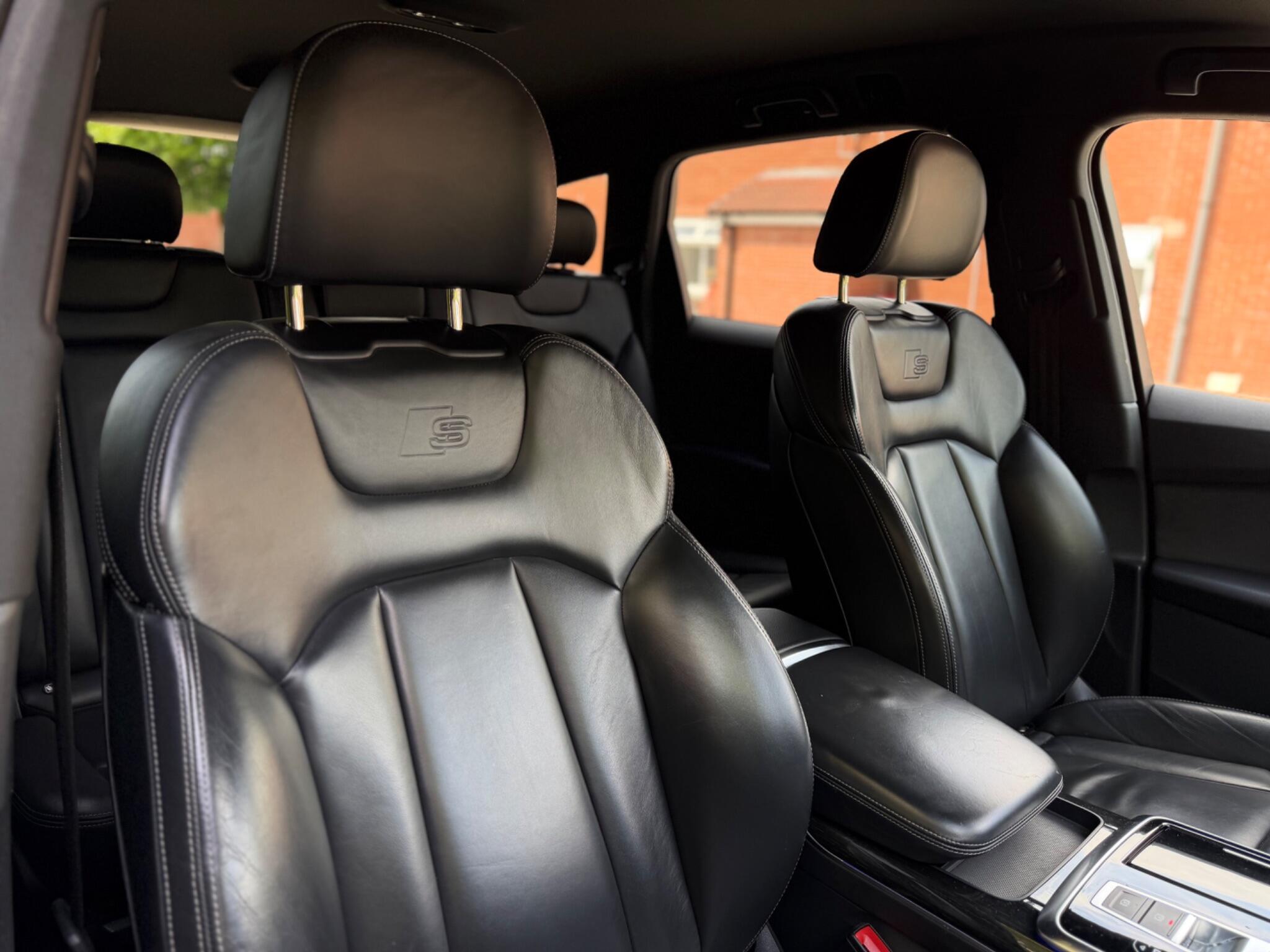 Audi Q7 view 17