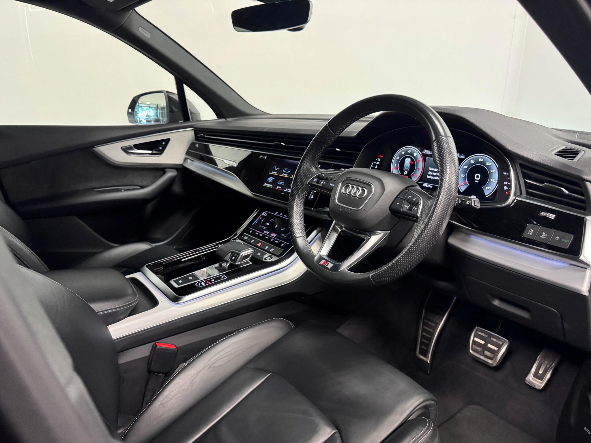 Audi Q7 view 37