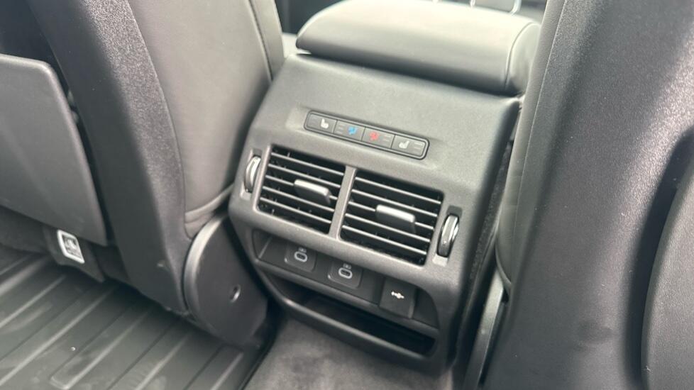 Land Rover Discovery Sport view 18