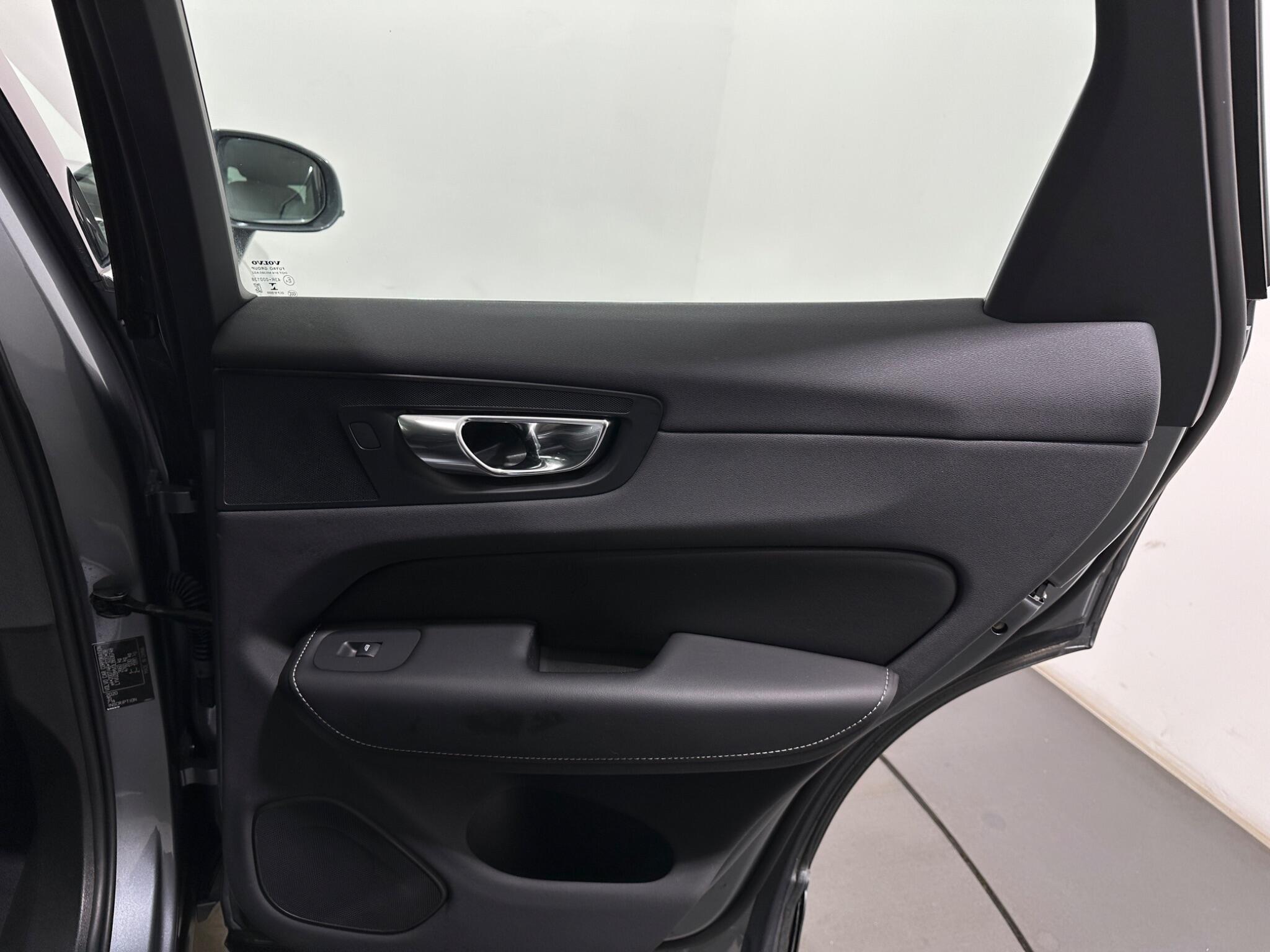 Volvo XC60 view 43