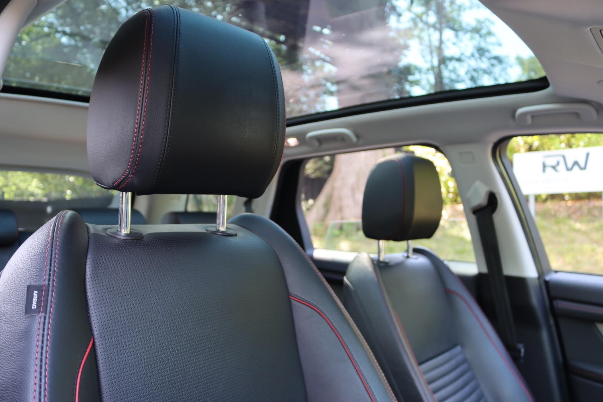 Land Rover Discovery Sport view 3
