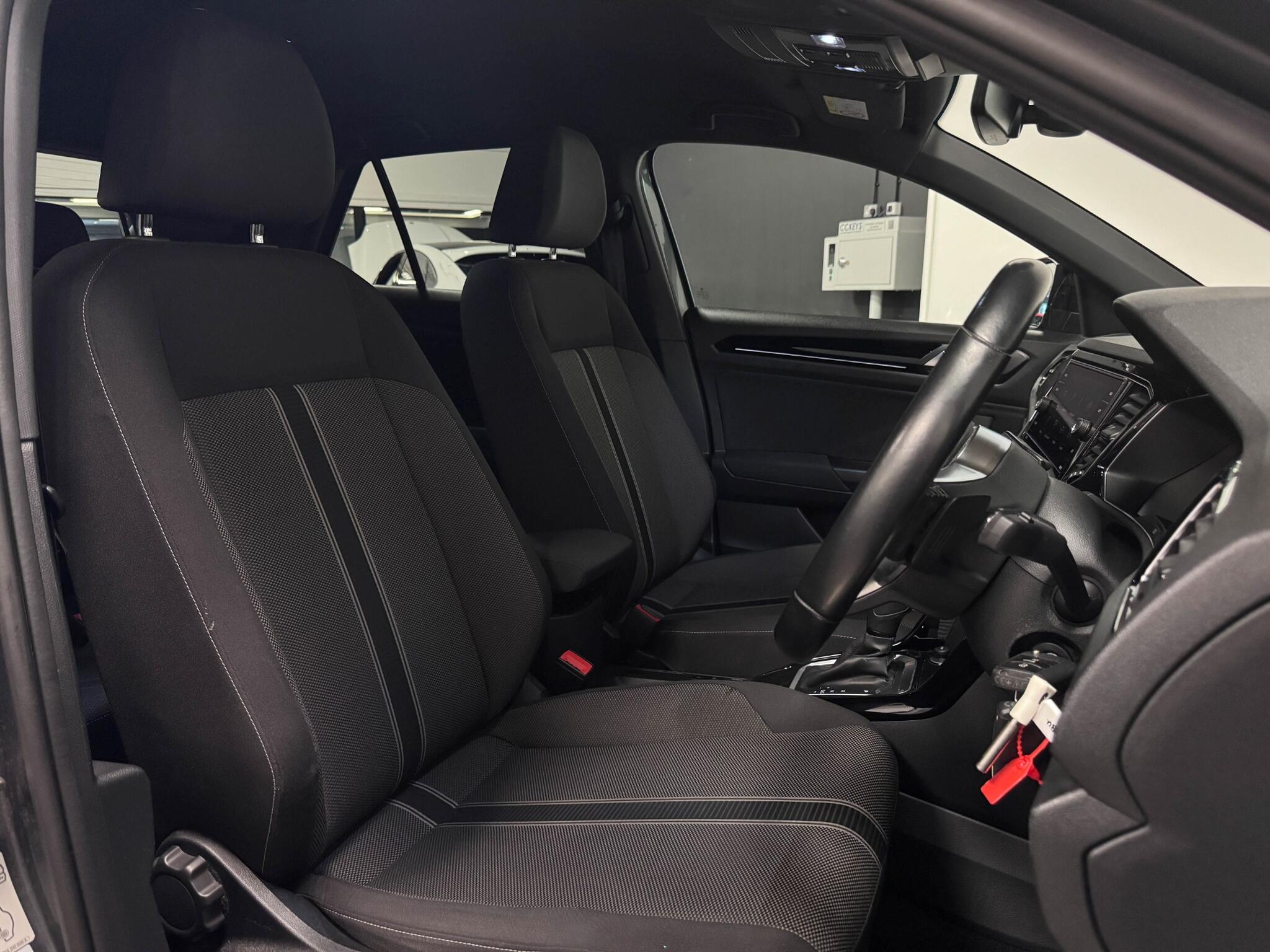 Volkswagen T-Roc view 19