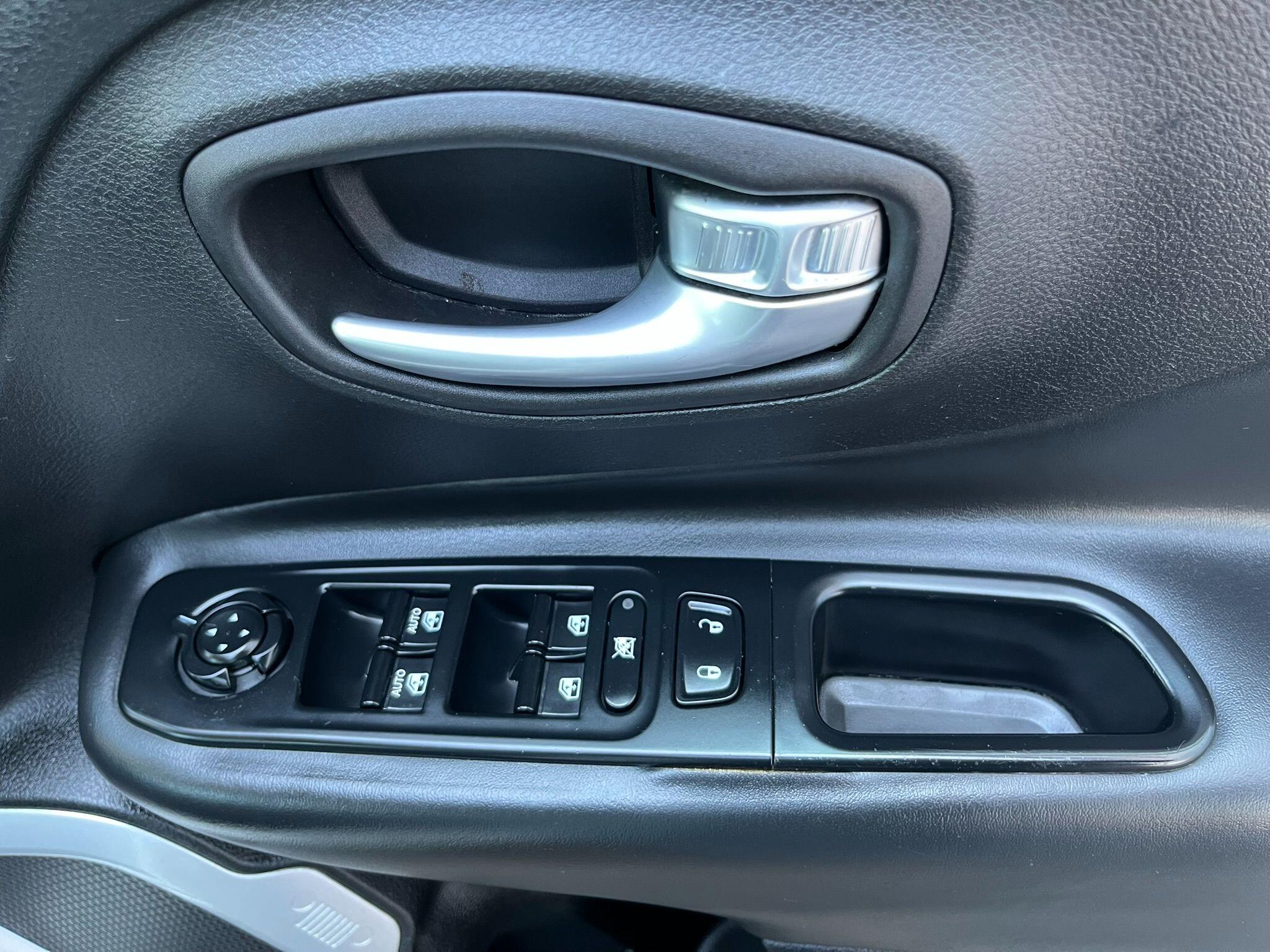 Jeep Renegade view 11