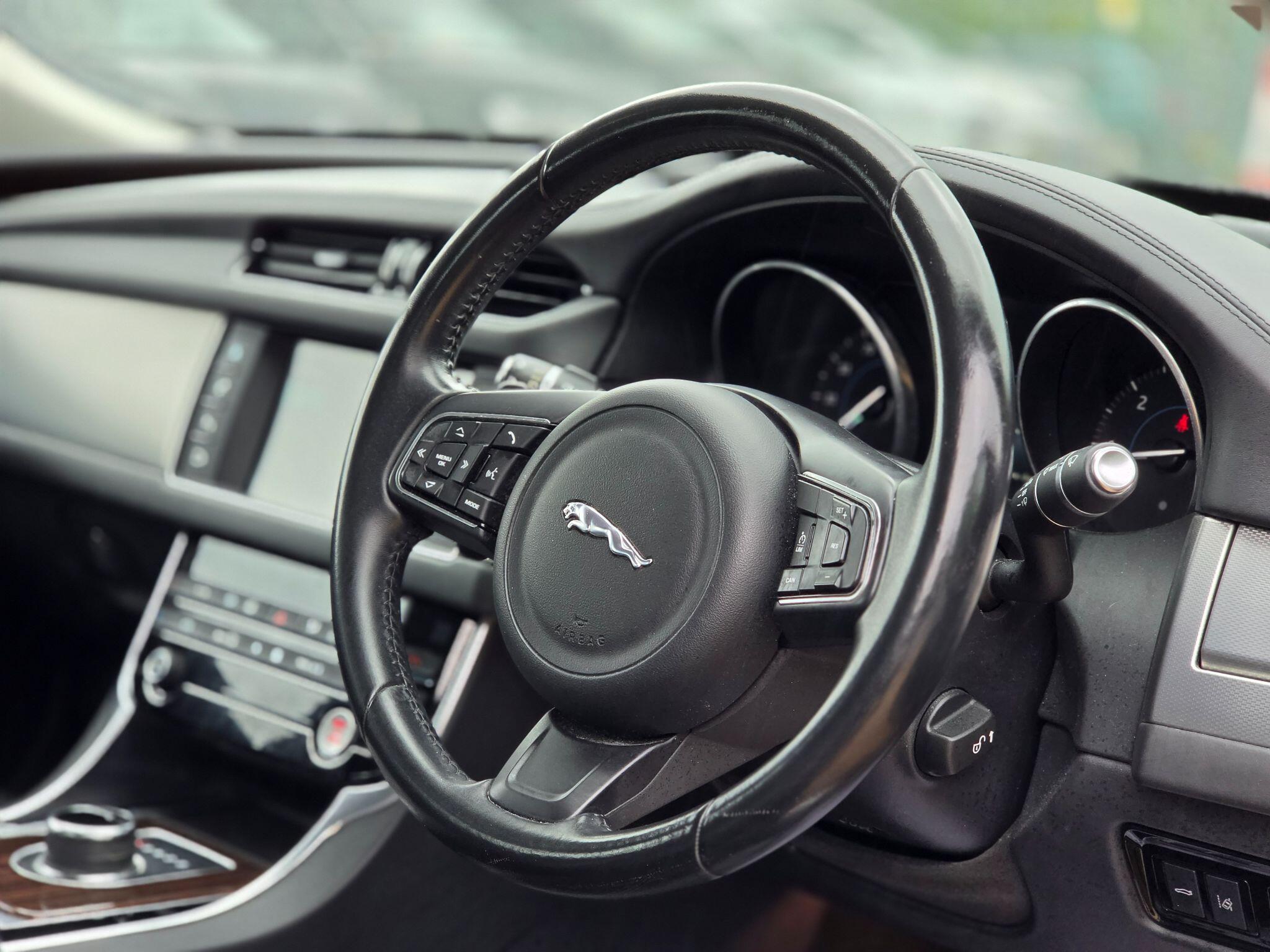 Jaguar XF view 11