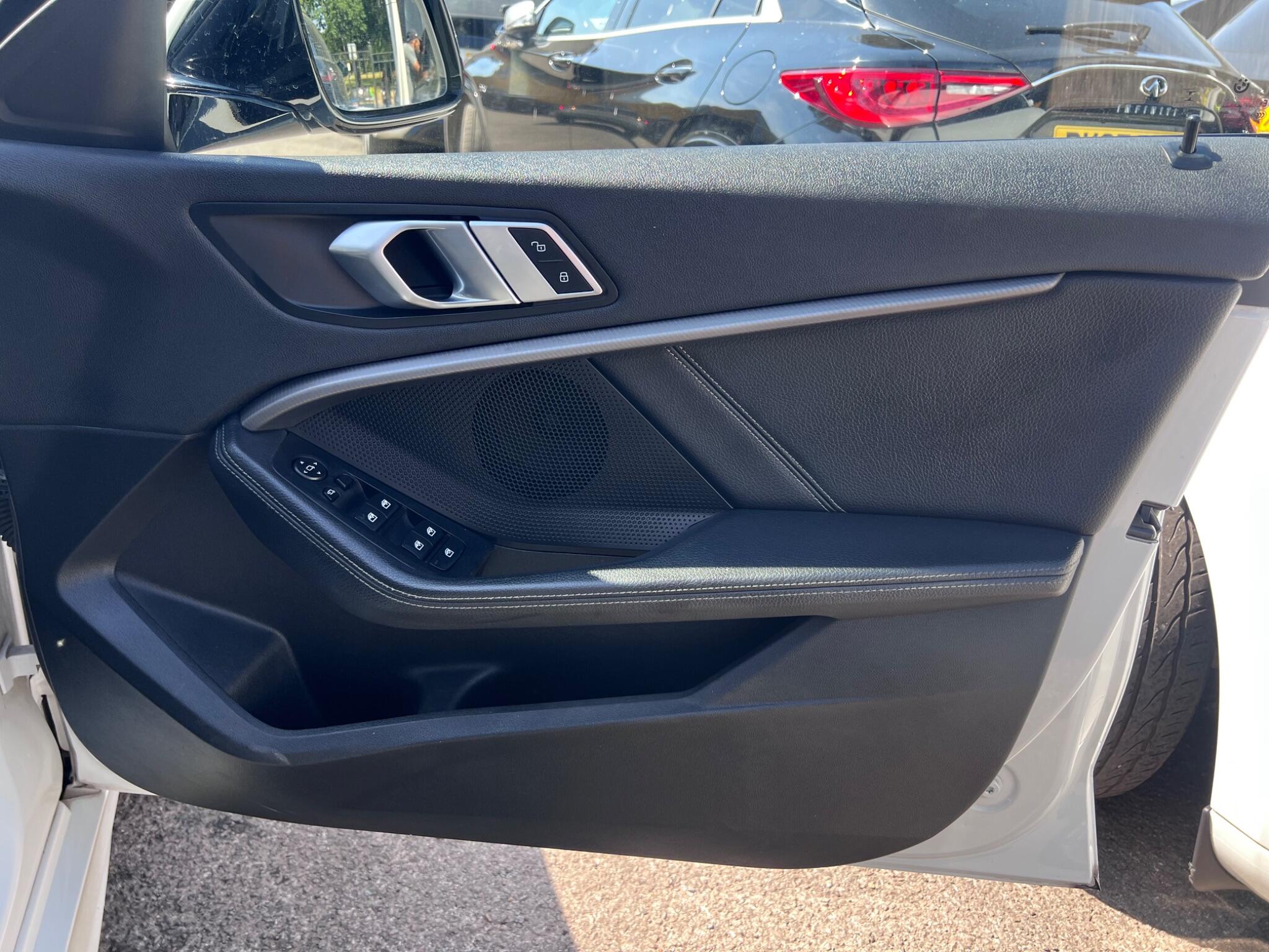 BMW 1 Series view 16