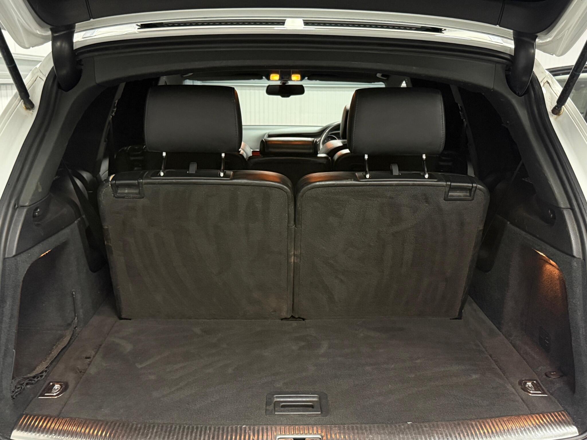 Audi Q7 view 37
