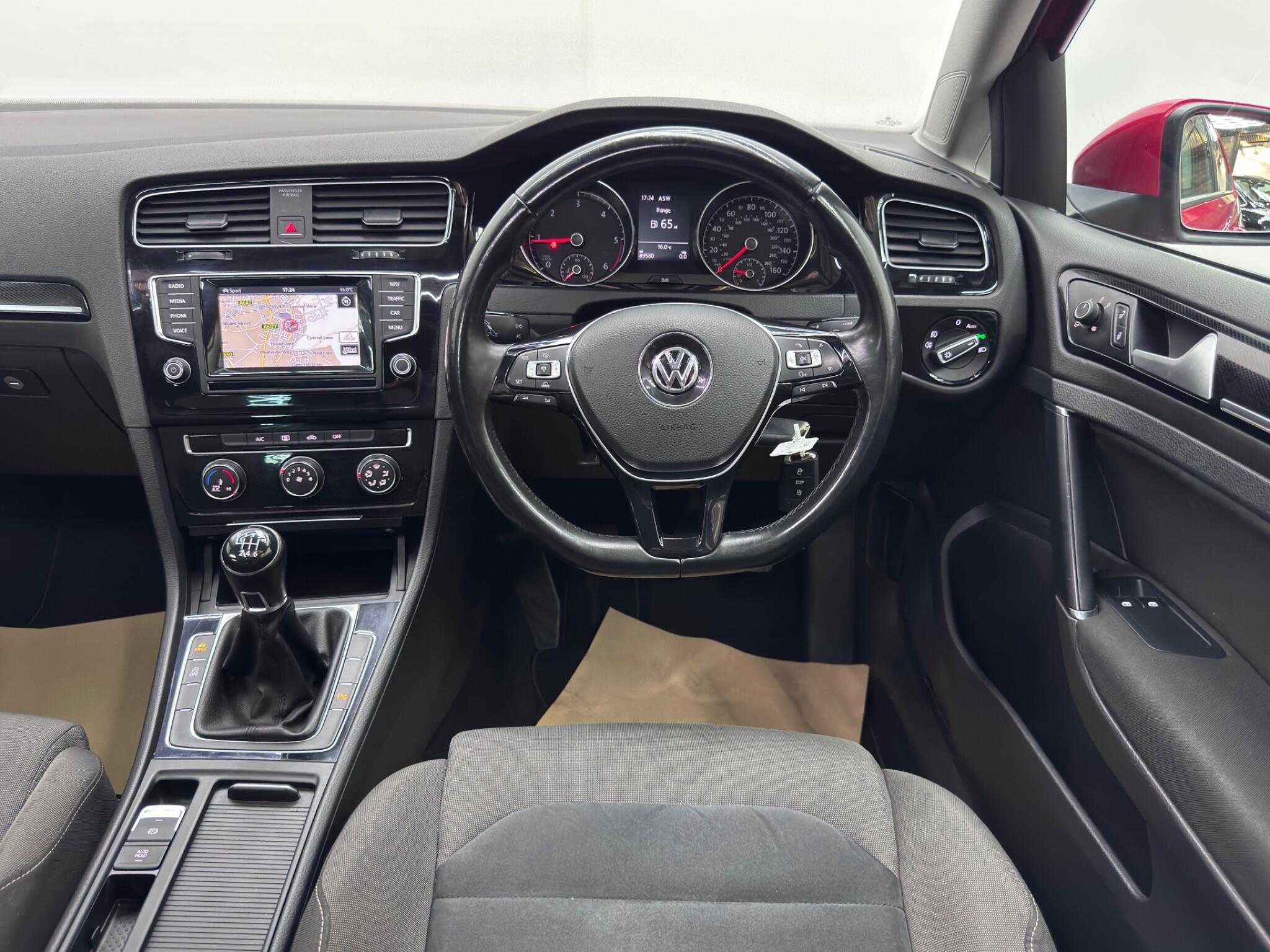 Volkswagen Golf view 11