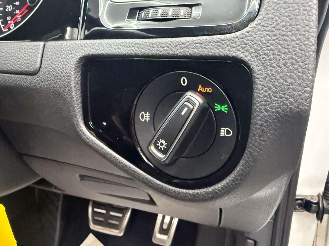 Volkswagen Golf view 11