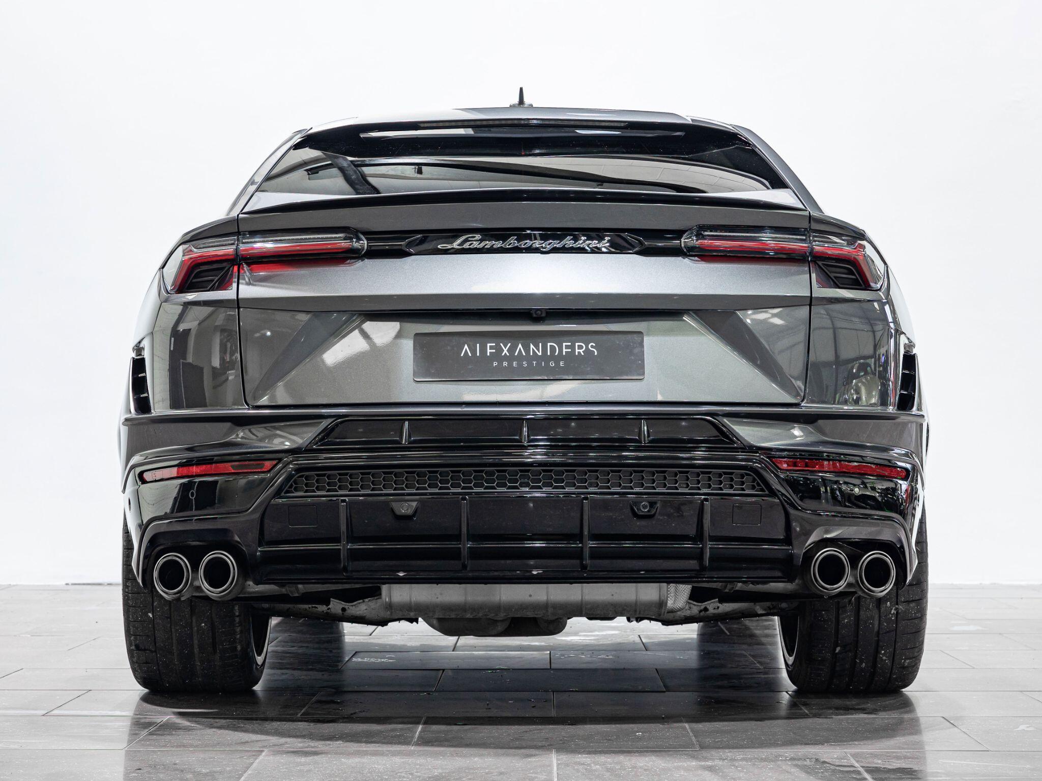 Lamborghini Urus view 9