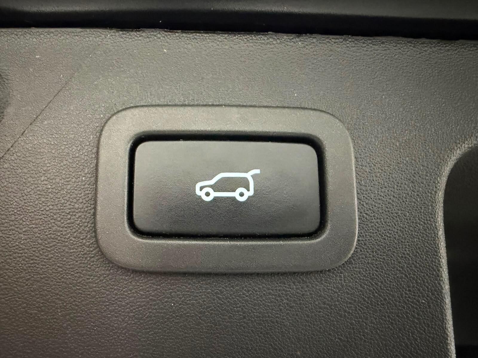 Land Rover Discovery Sport view 22