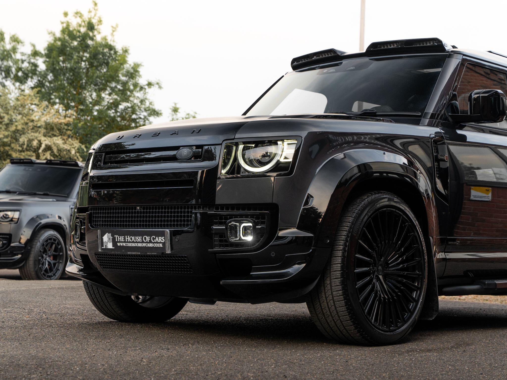 Land Rover Defender 110 view 21