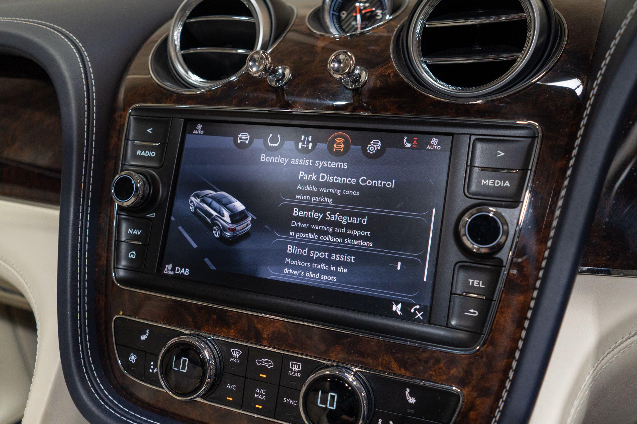 Bentley Bentayga view 24