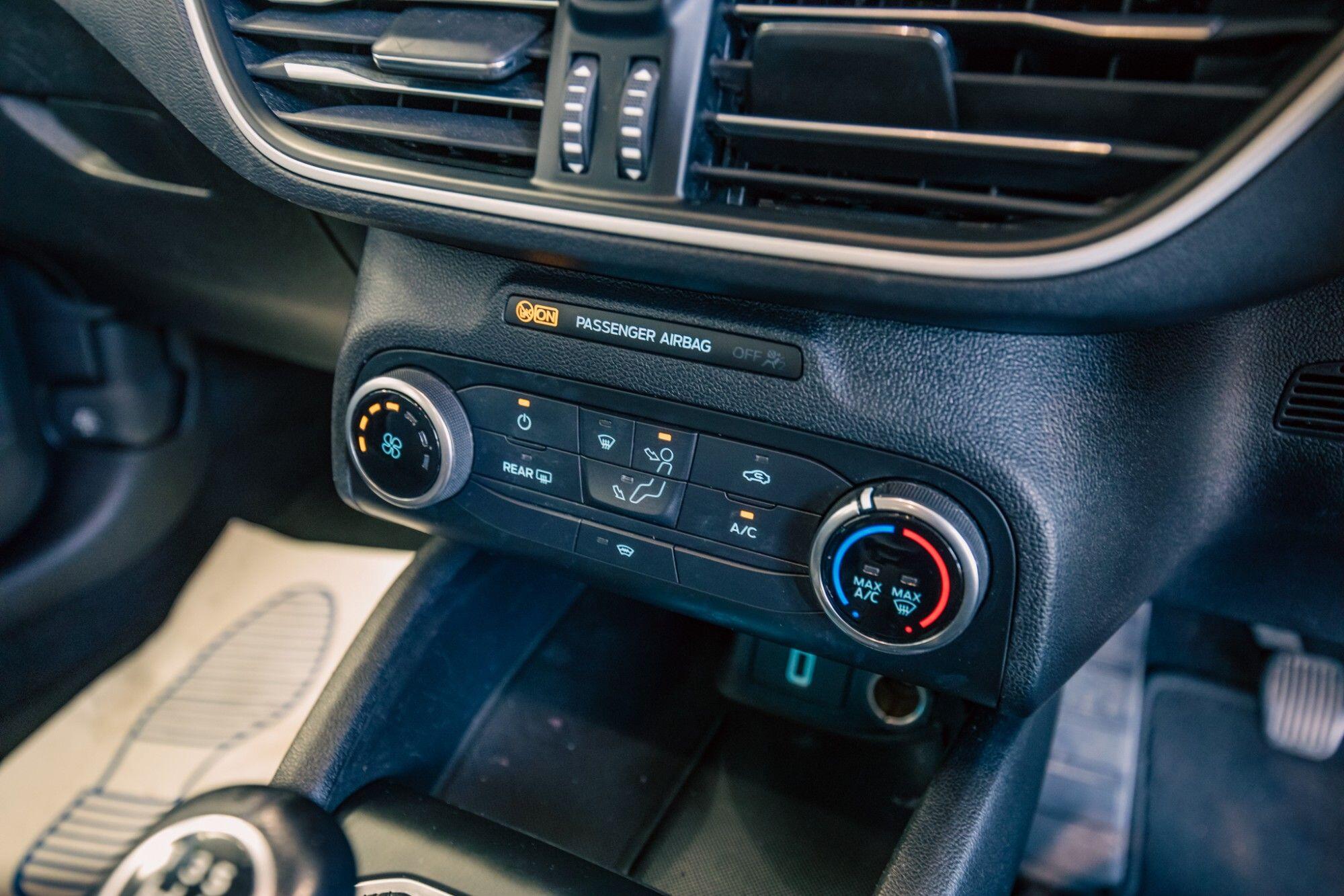 Ford Focus view 20