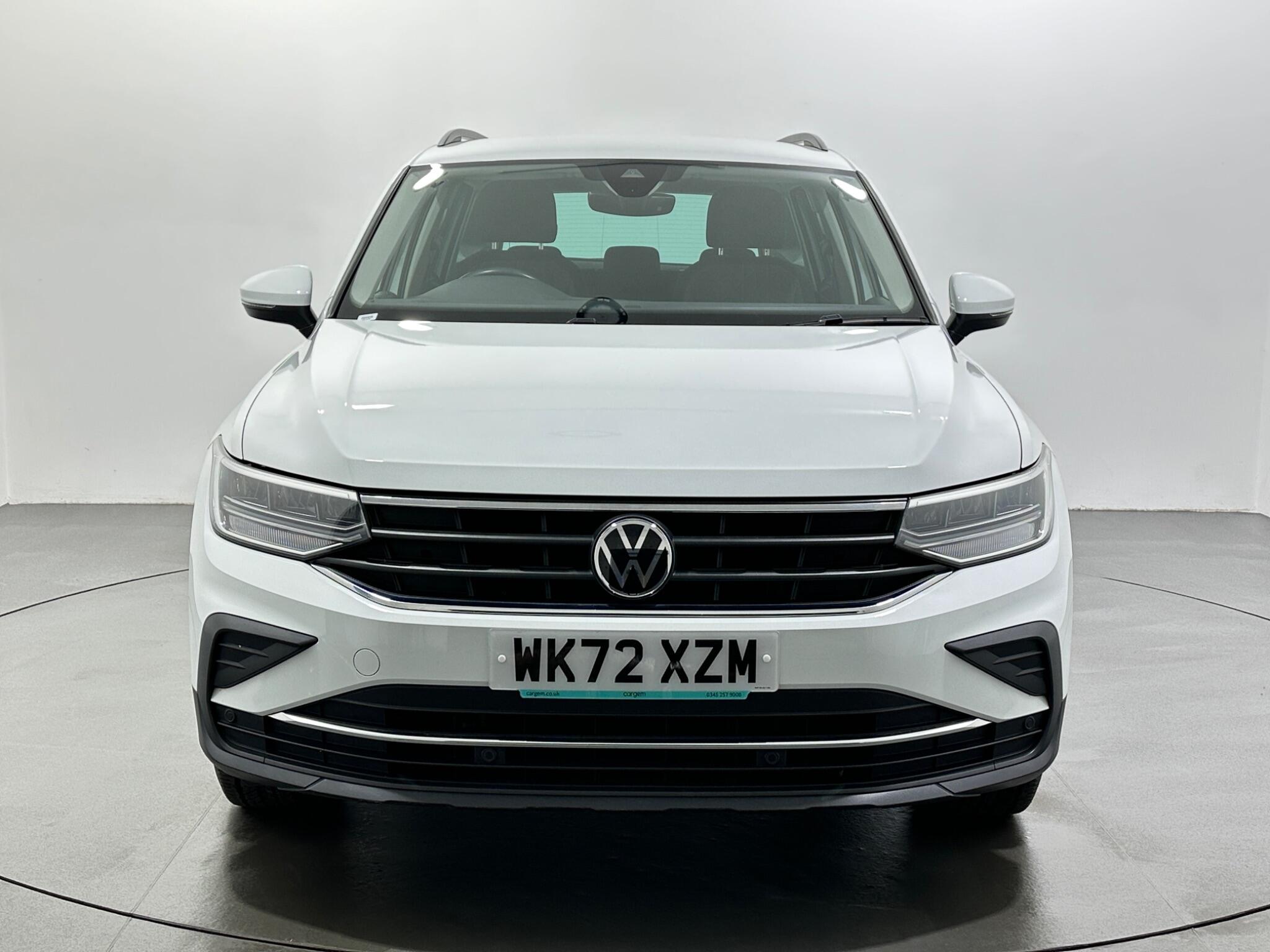 Volkswagen Tiguan view 3