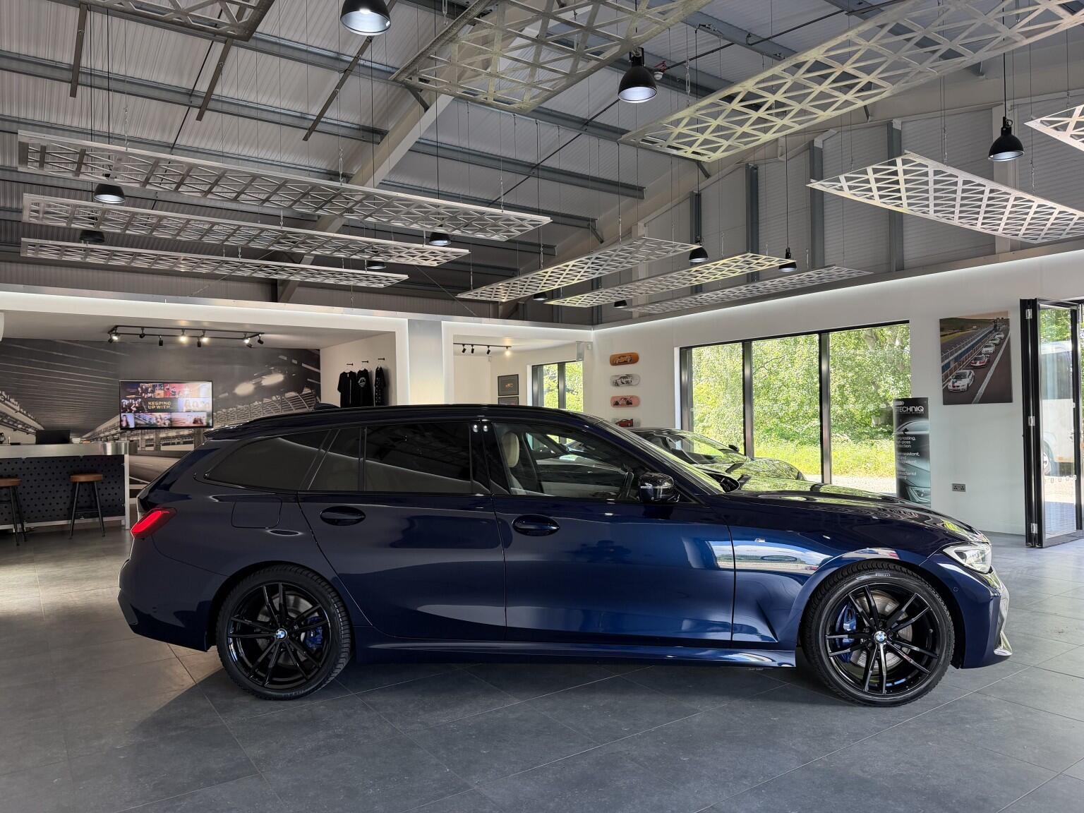 BMW 3 Series view 5