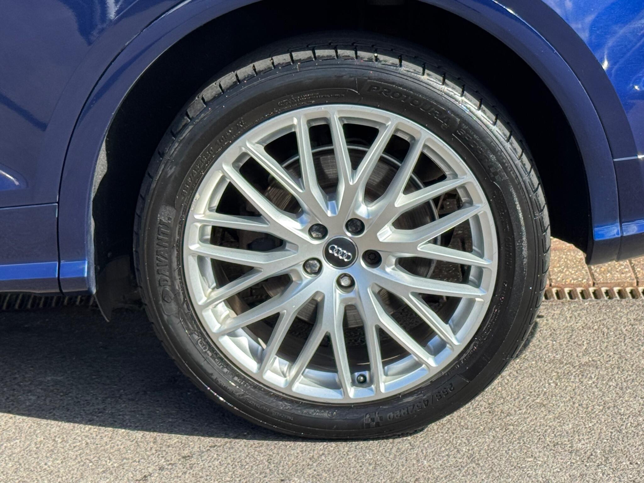 Audi Q5 view 40