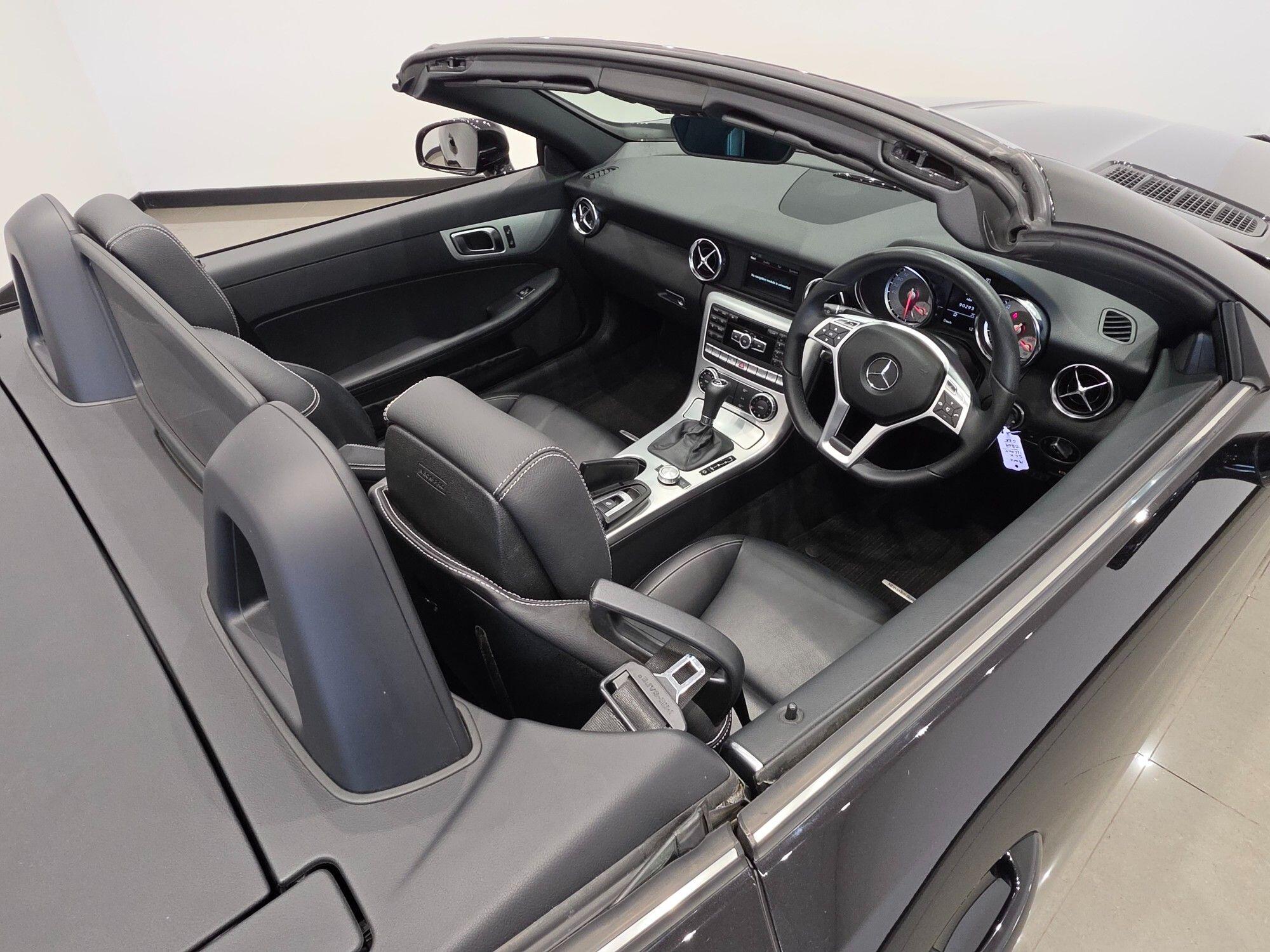 Mercedes-Benz SLK view 13