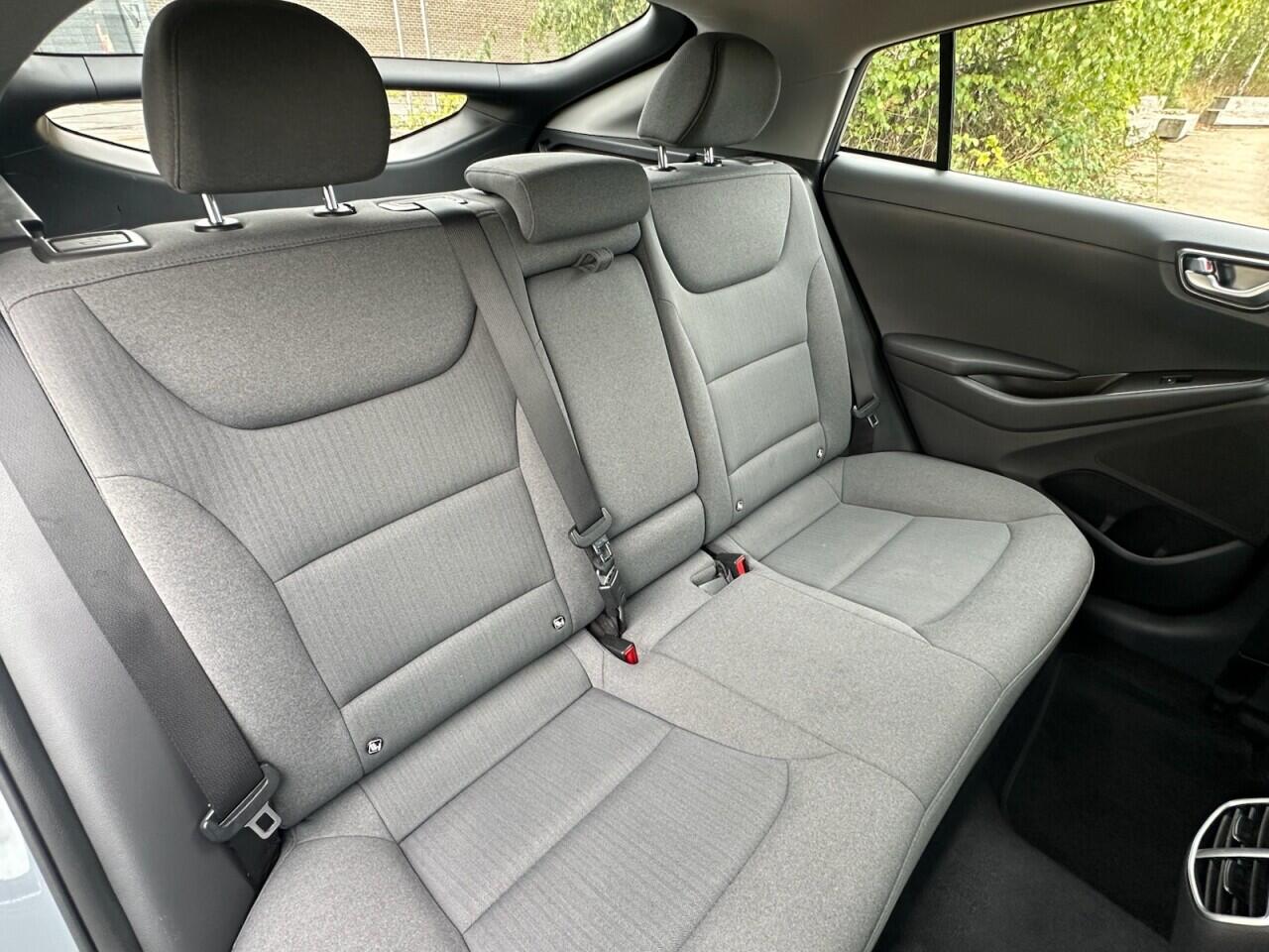 Hyundai Ioniq view 20