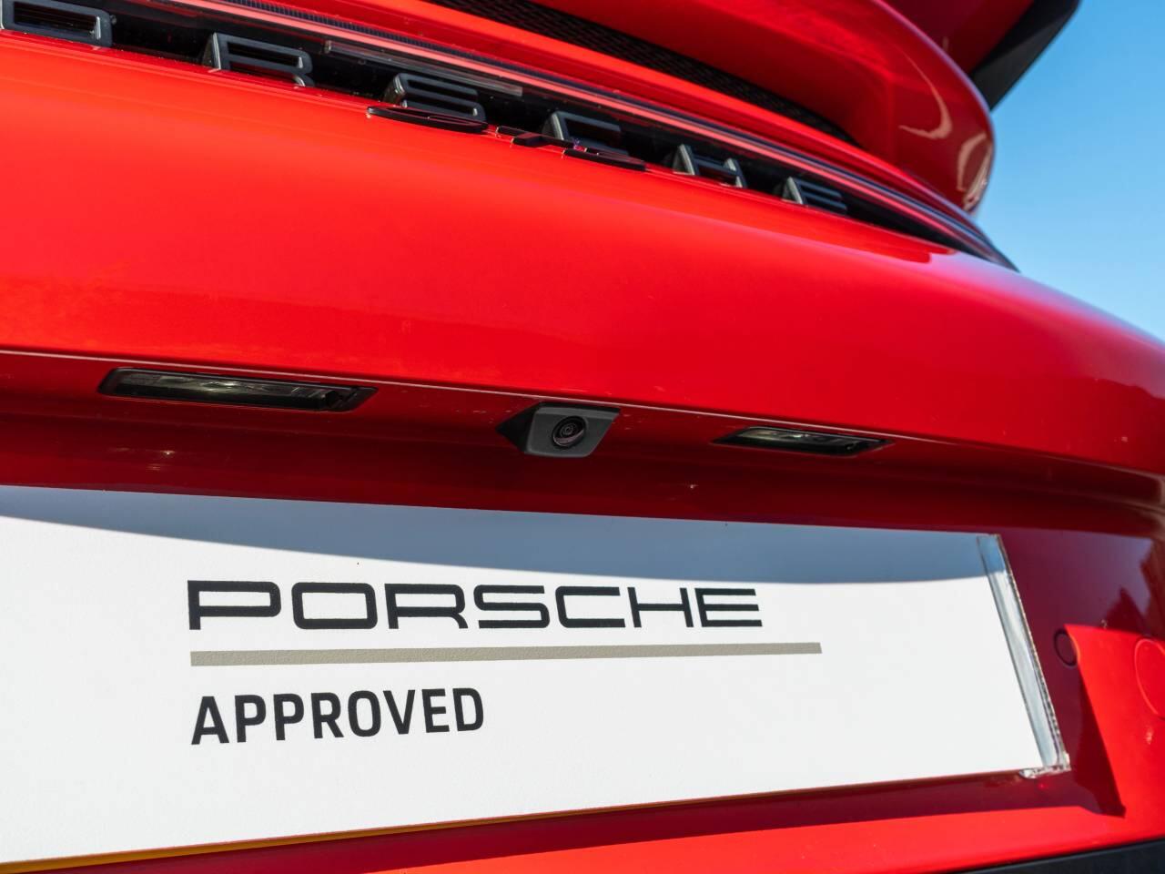Porsche 911 view 10