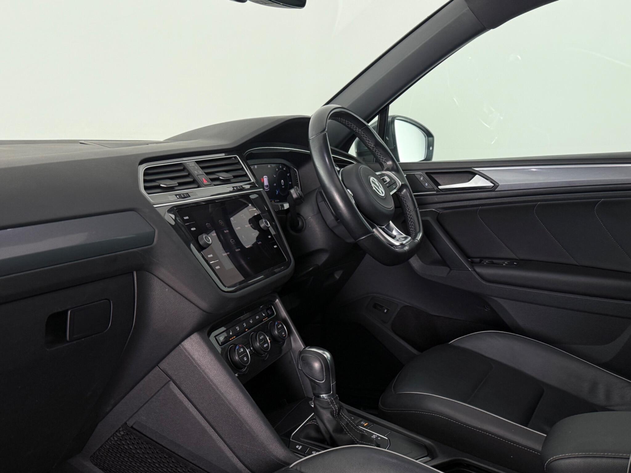 Volkswagen Tiguan view 13