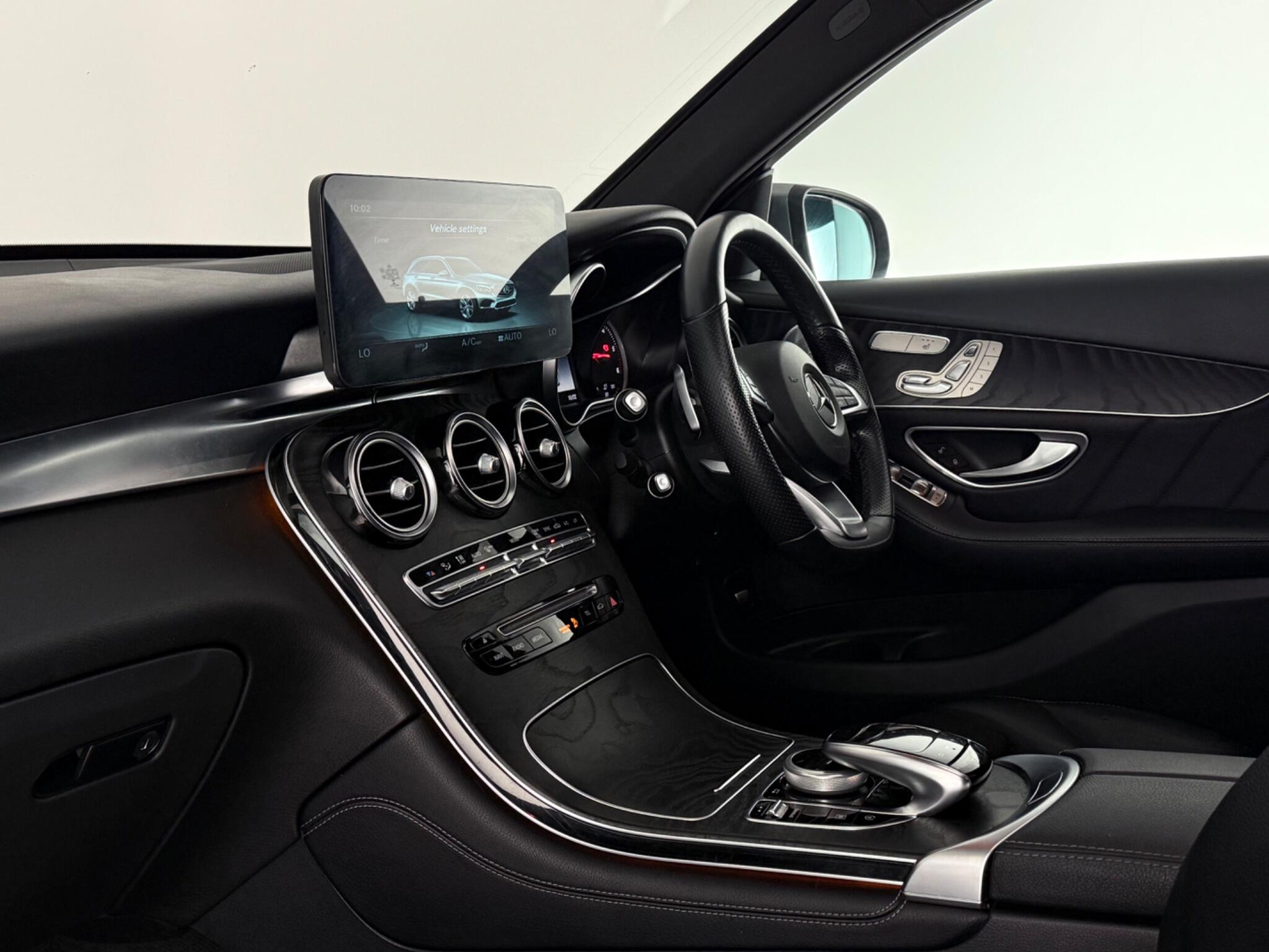Mercedes-Benz GLC view 13
