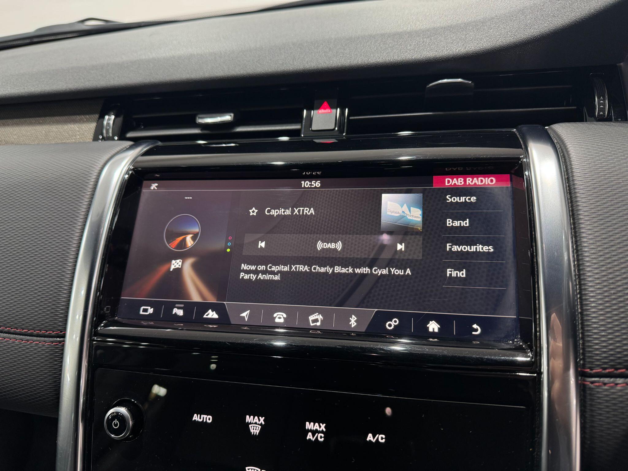 Land Rover Discovery Sport view 35