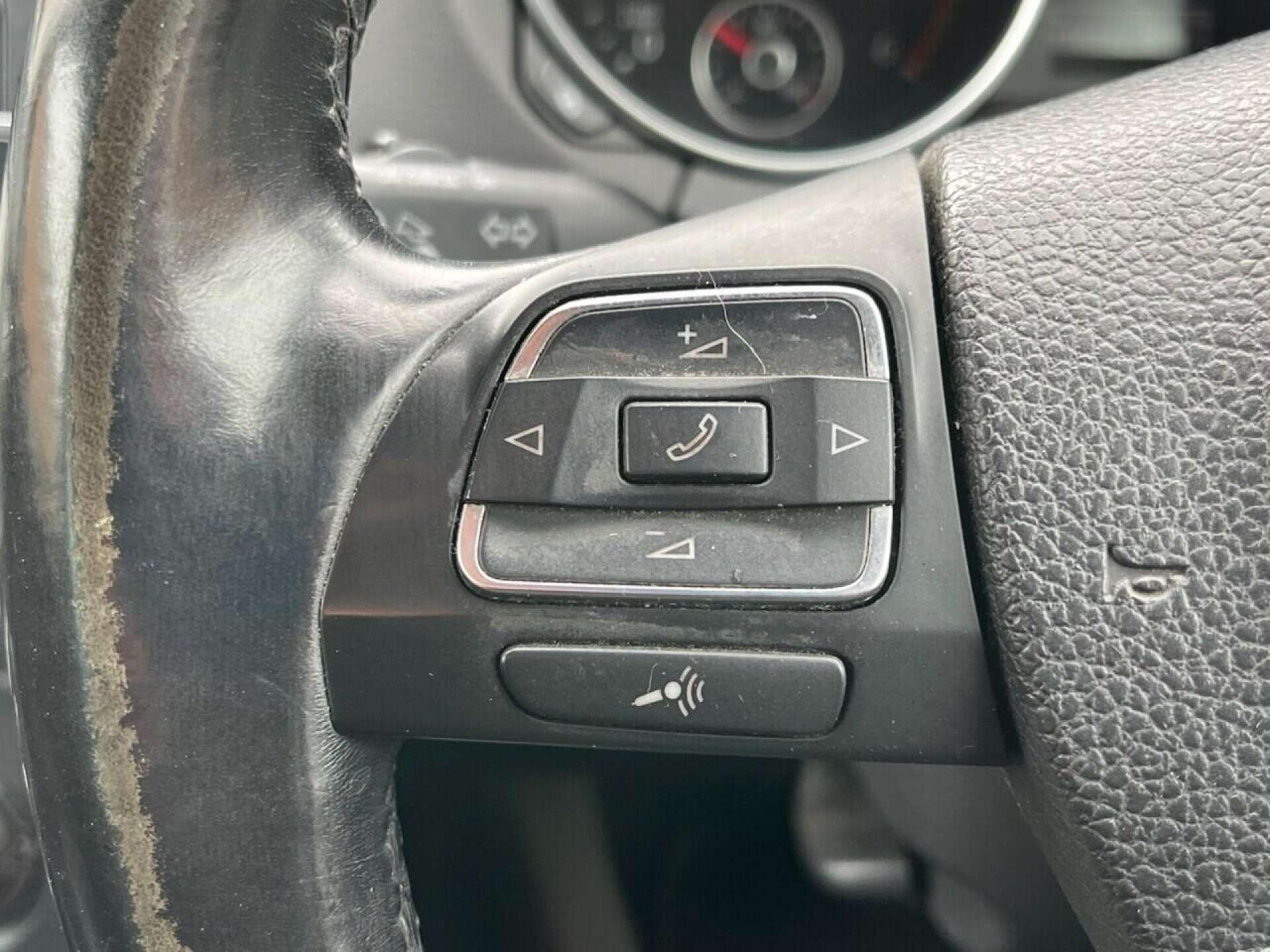 Volkswagen Golf view 16