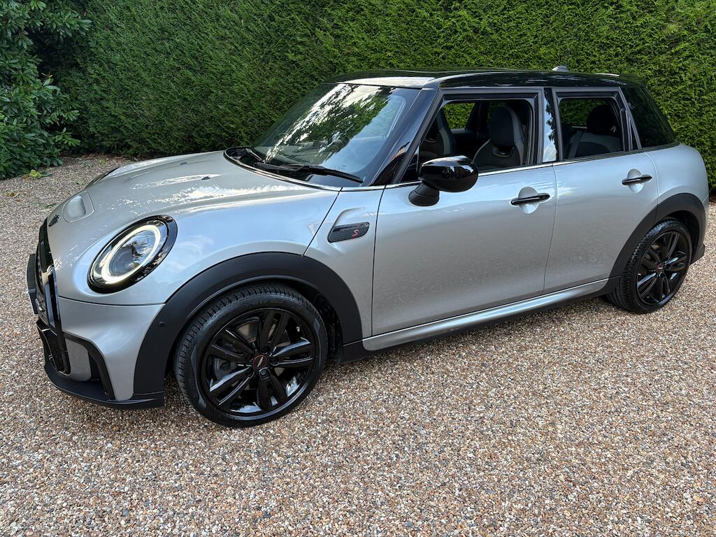 Mini Hatch view 11