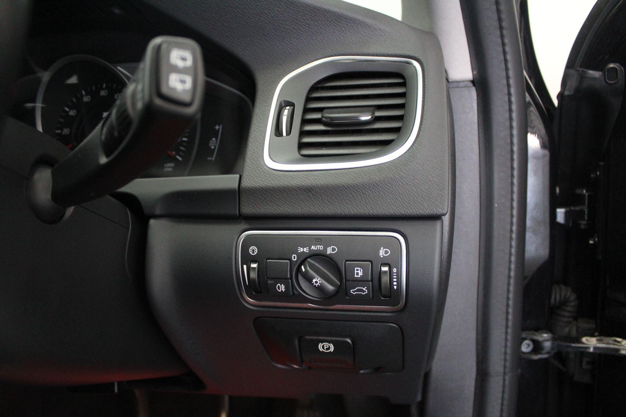 Volvo V60 view 45