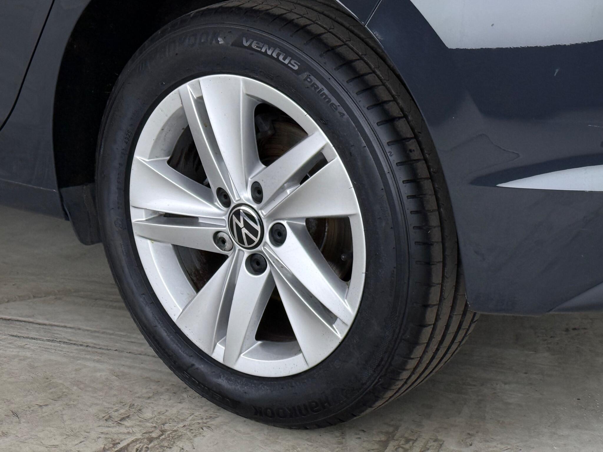 Volkswagen Golf view 9