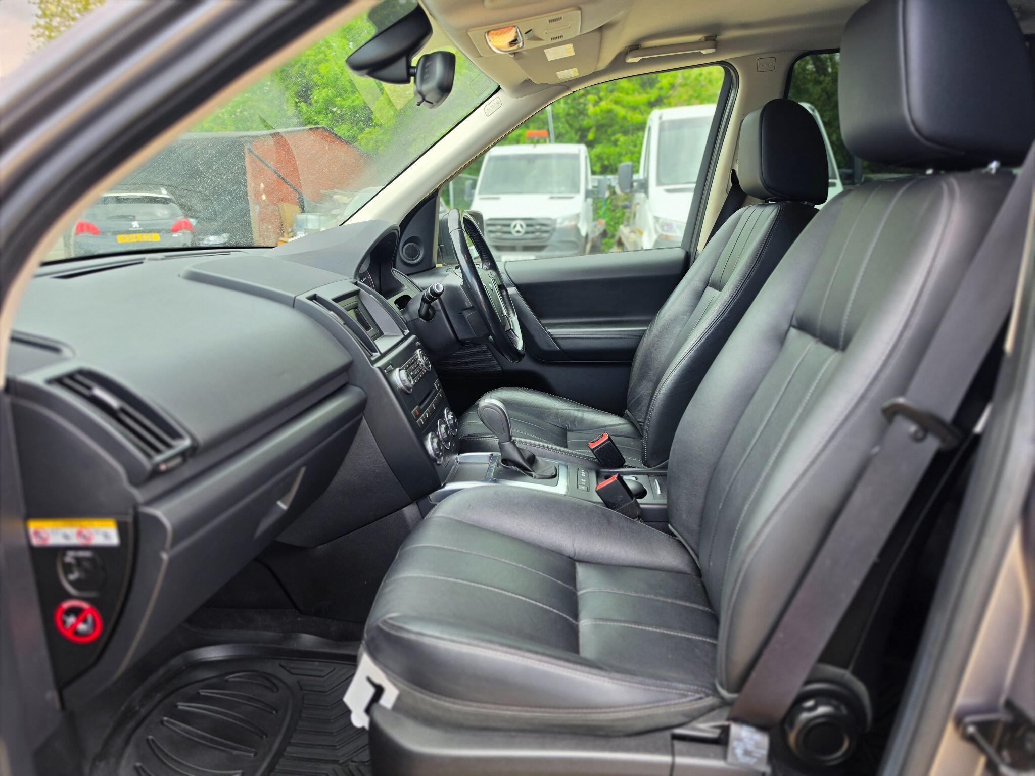 Land Rover Freelander 2 view 8