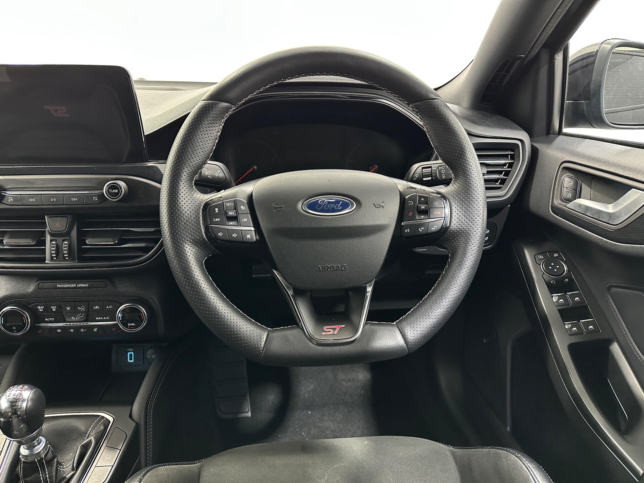 Ford Focus view 13
