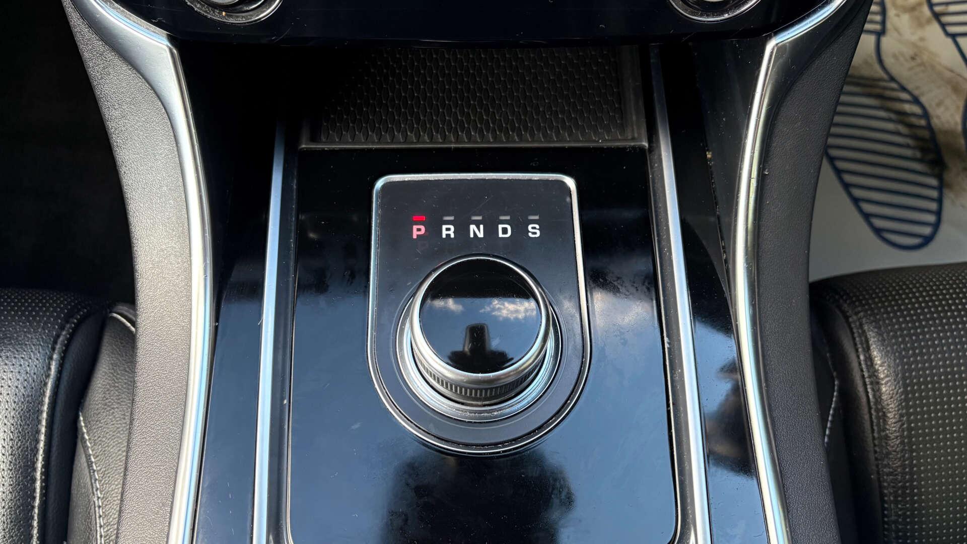 Jaguar XF view 36