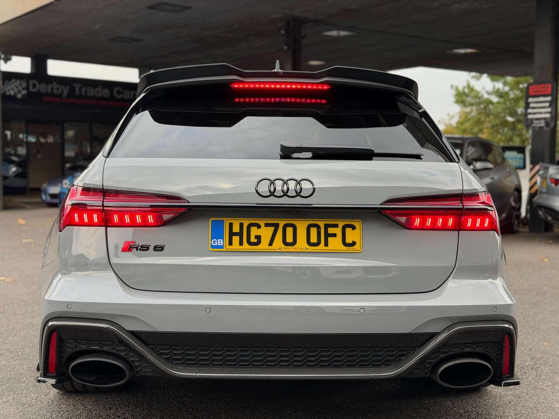 Audi RS6 Avant view 5