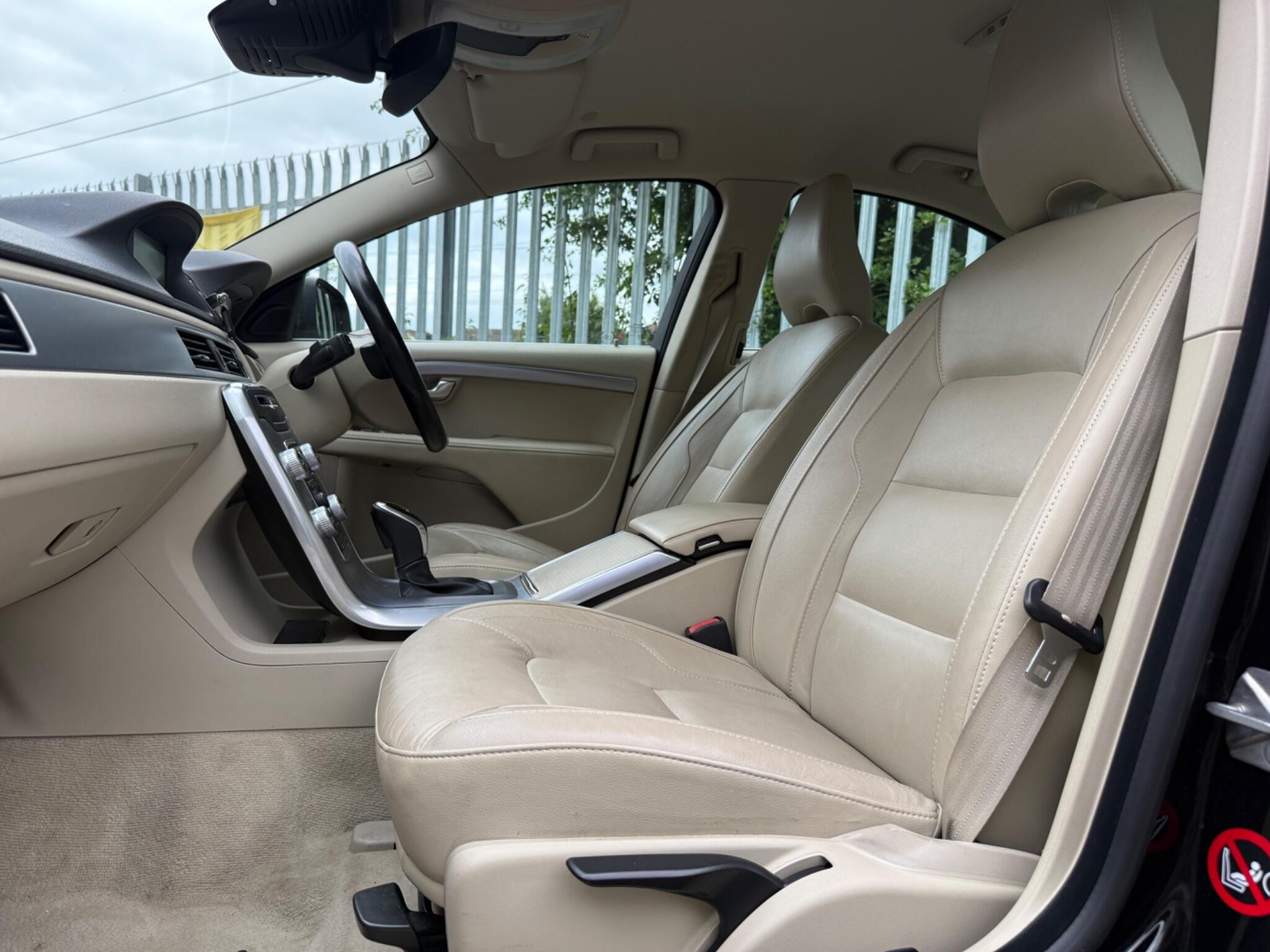 2015 Volvo S80 image 46