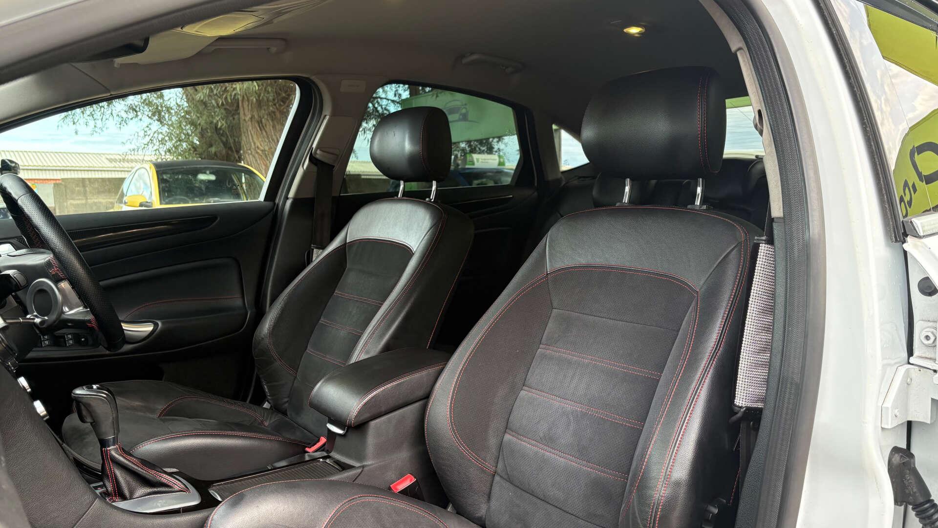 Ford Mondeo view 13