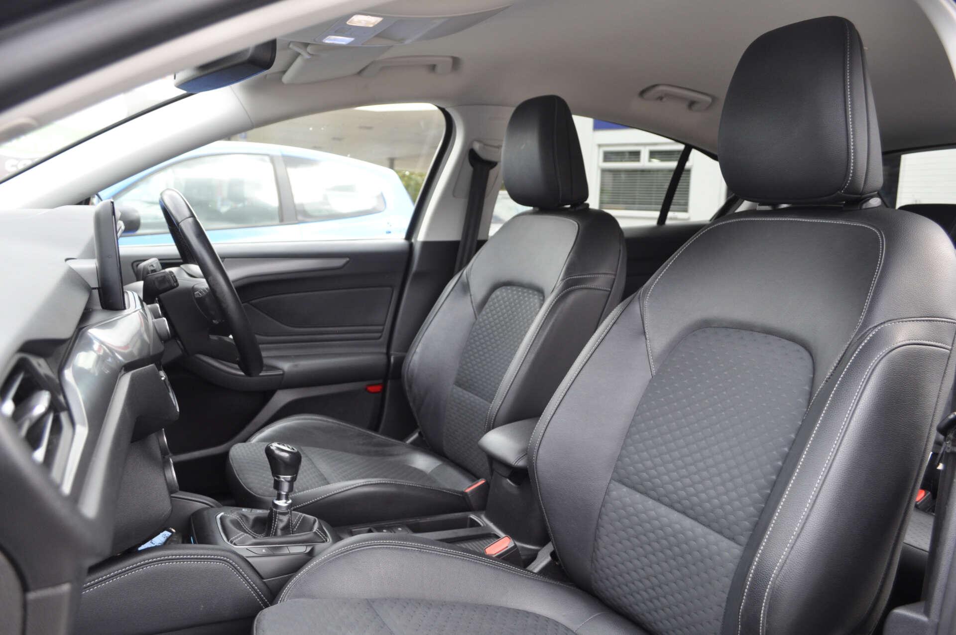 Ford Focus view 13