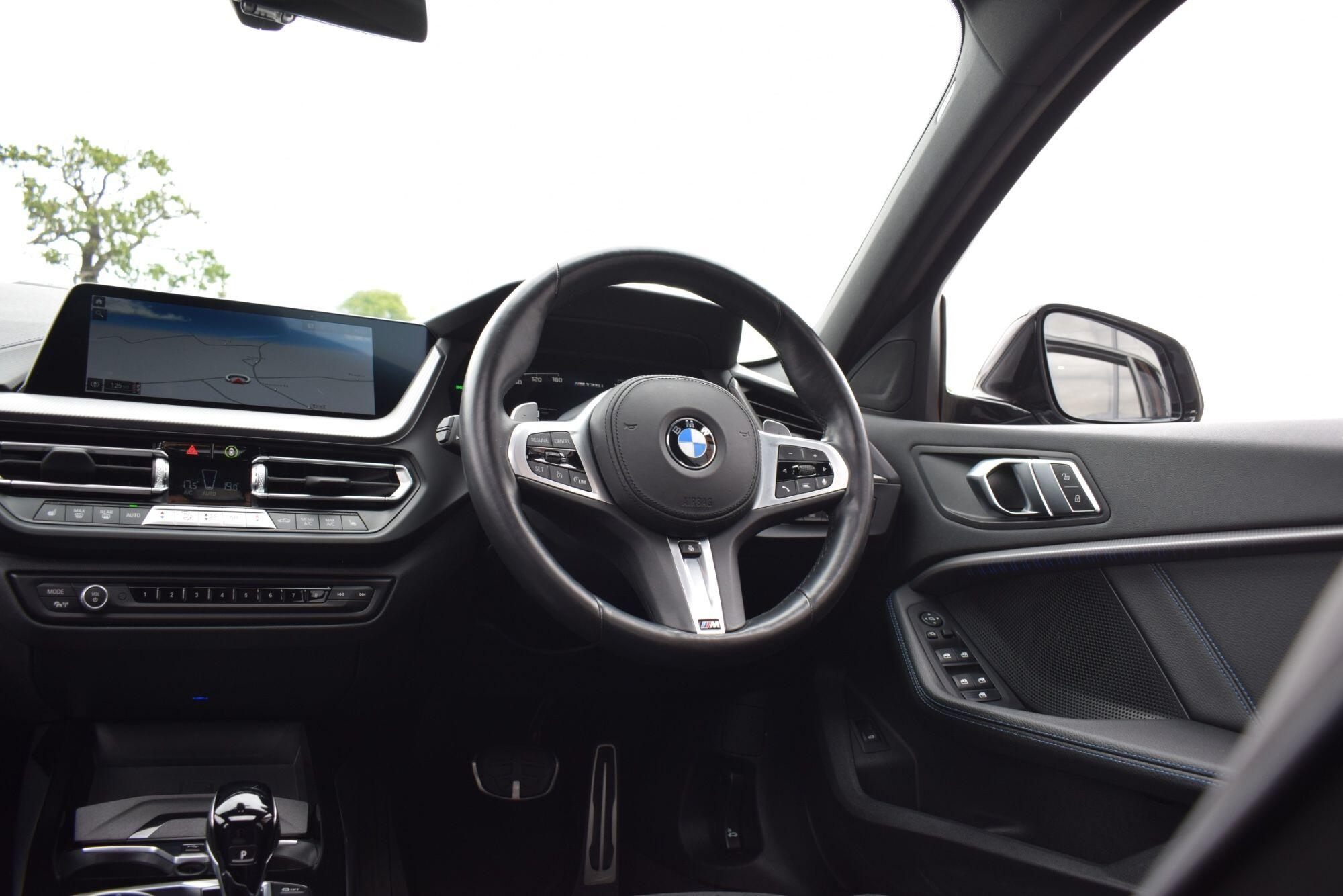 BMW 1 Series view 25