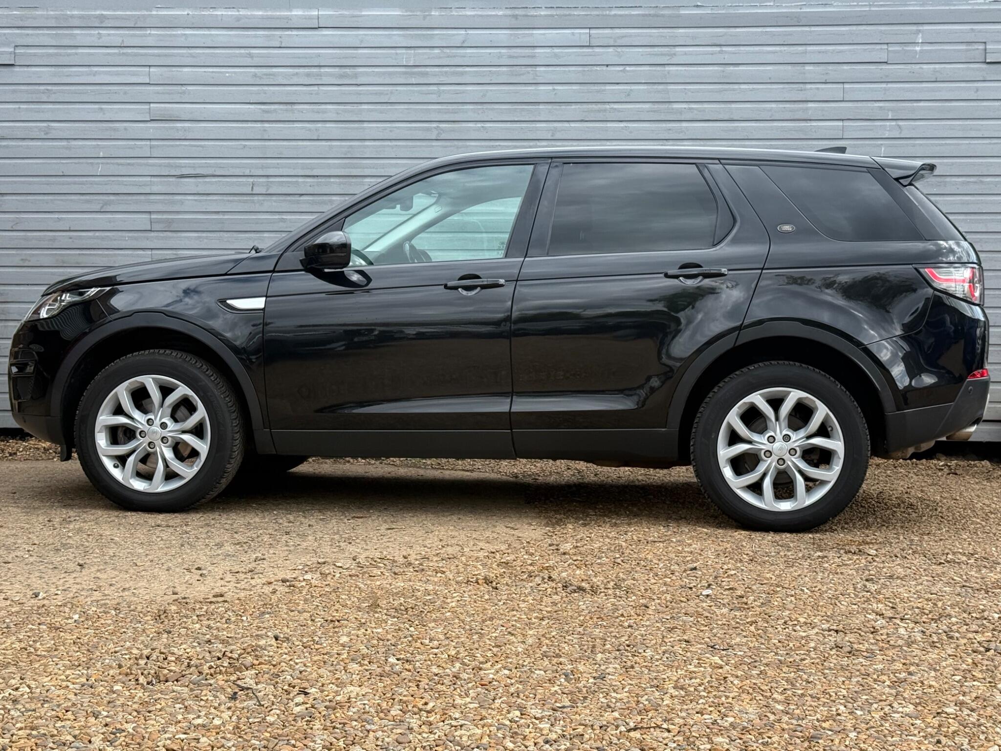 Land Rover Discovery Sport view 8