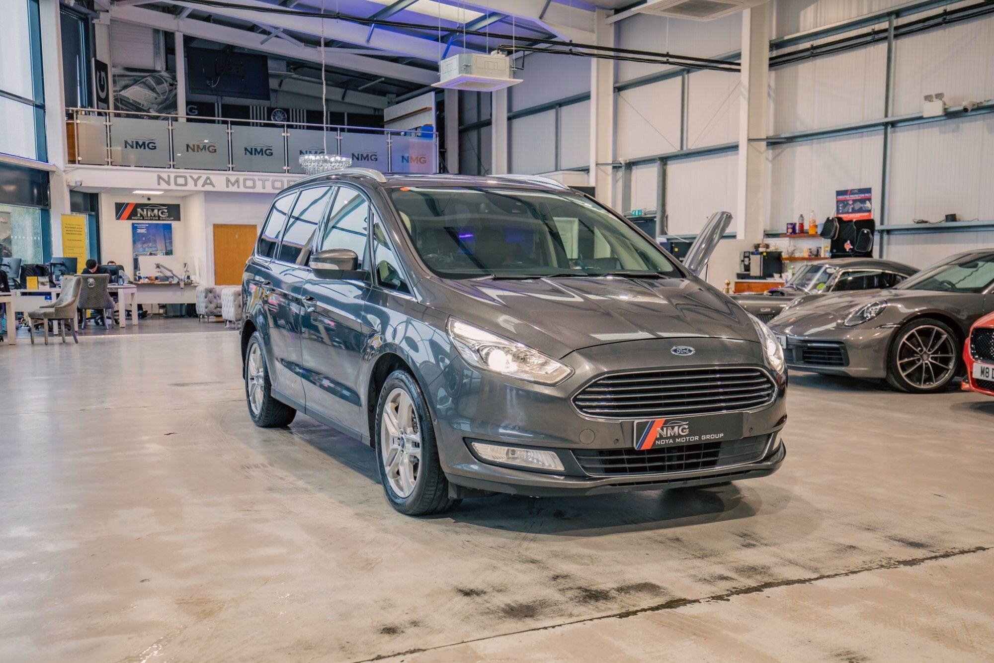 Ford Galaxy view 24