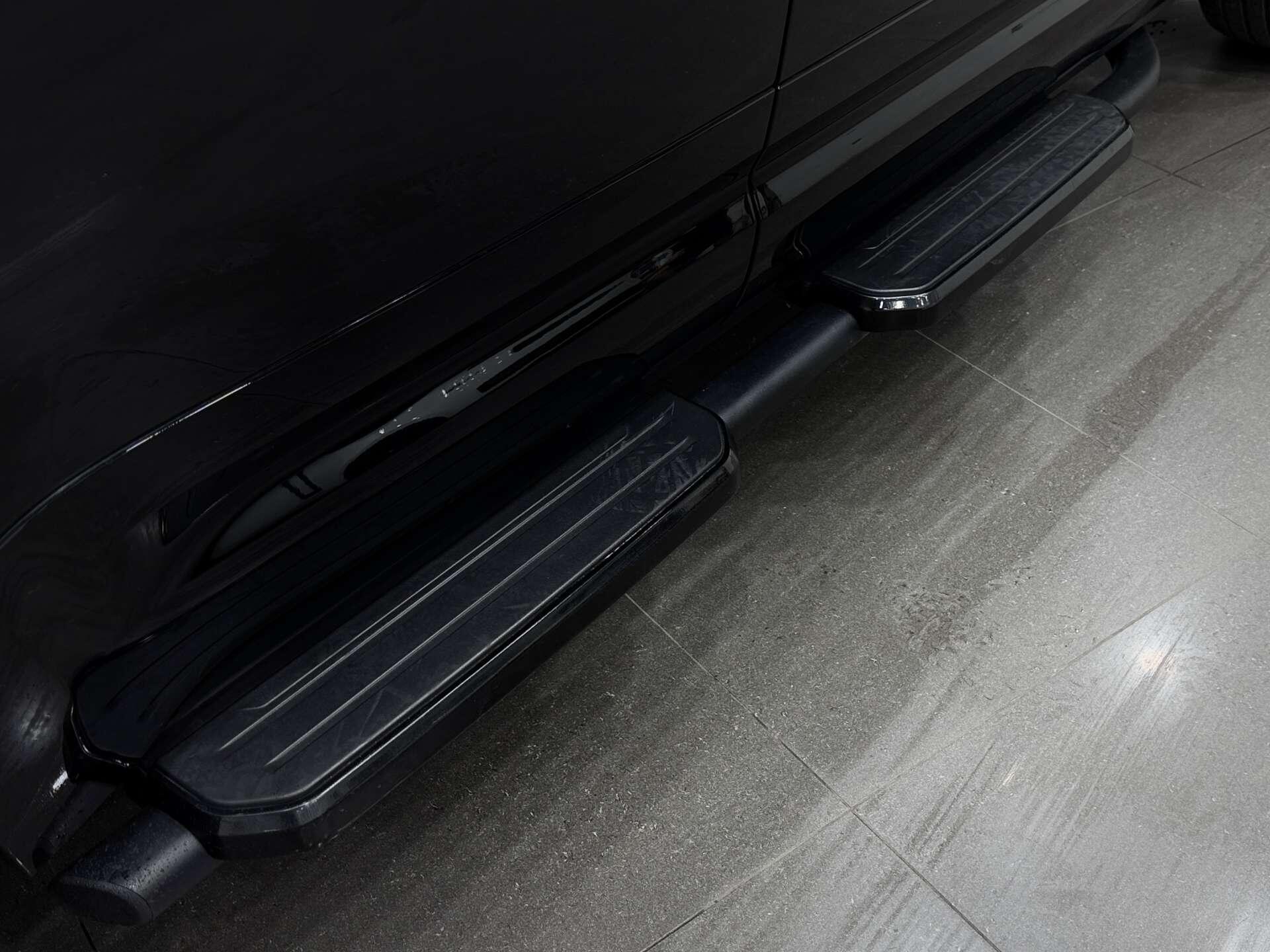 Land Rover Defender view 30