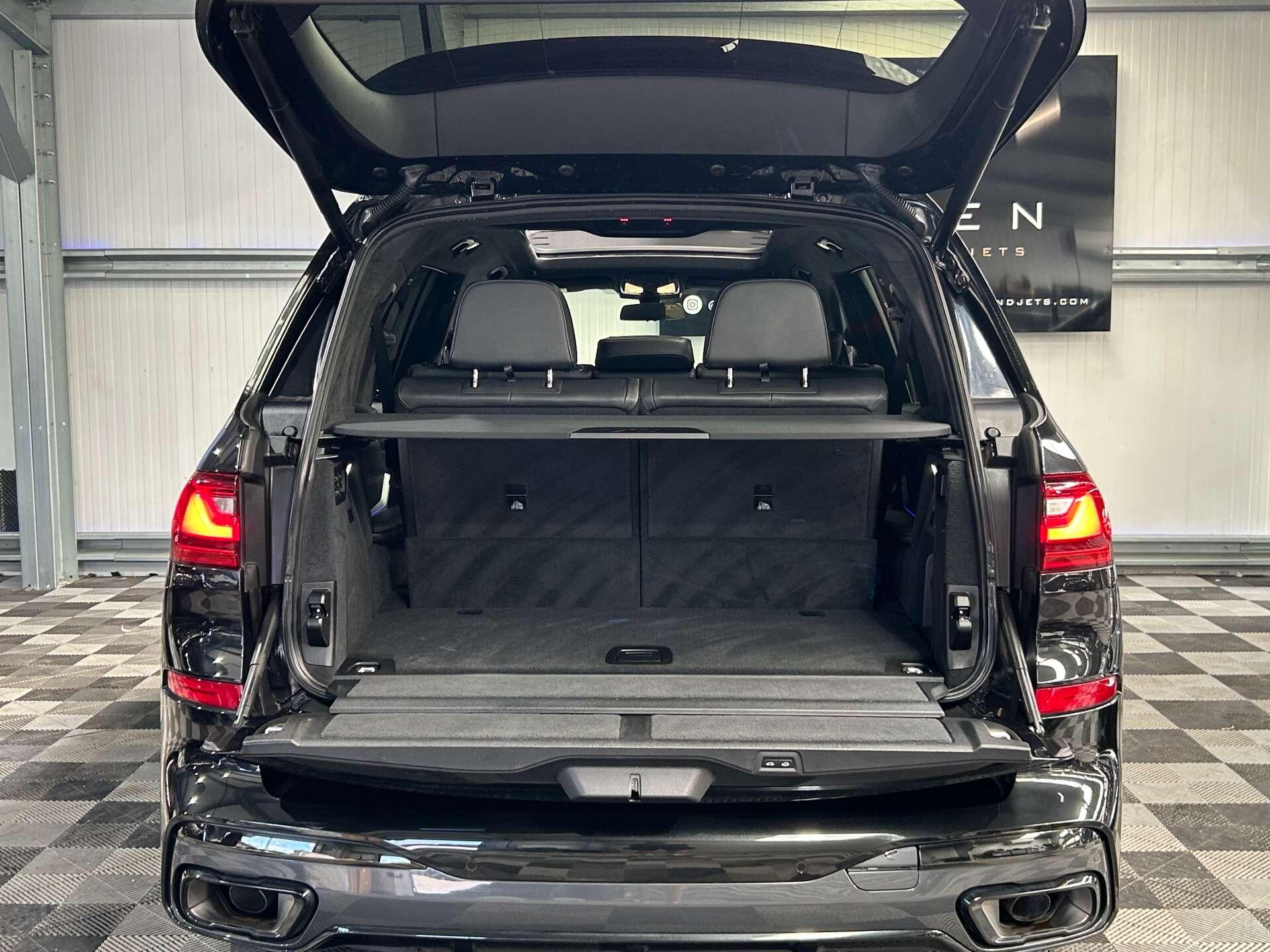 BMW X7 view 16