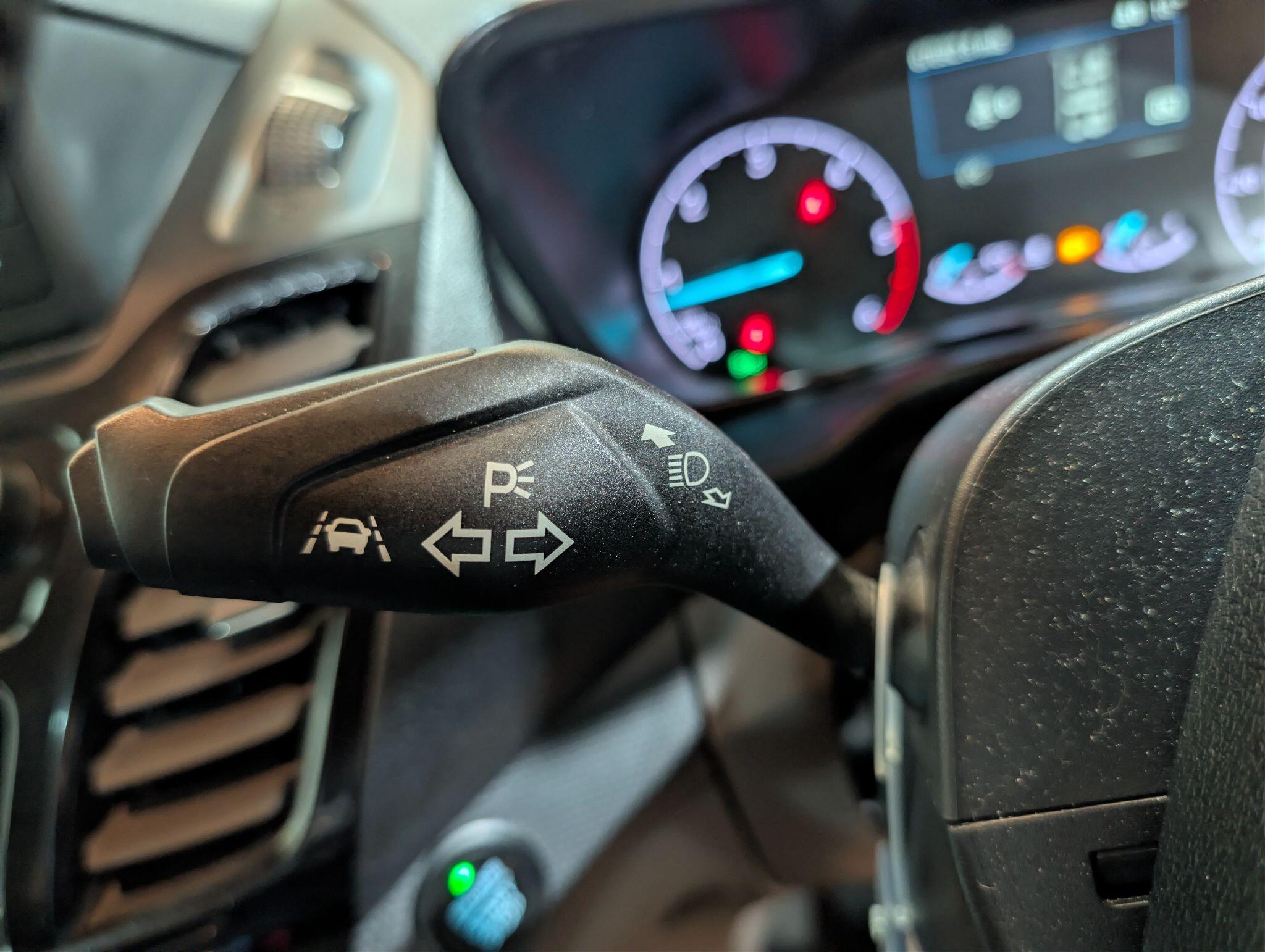 Ford Grand Tourneo Connect view 38